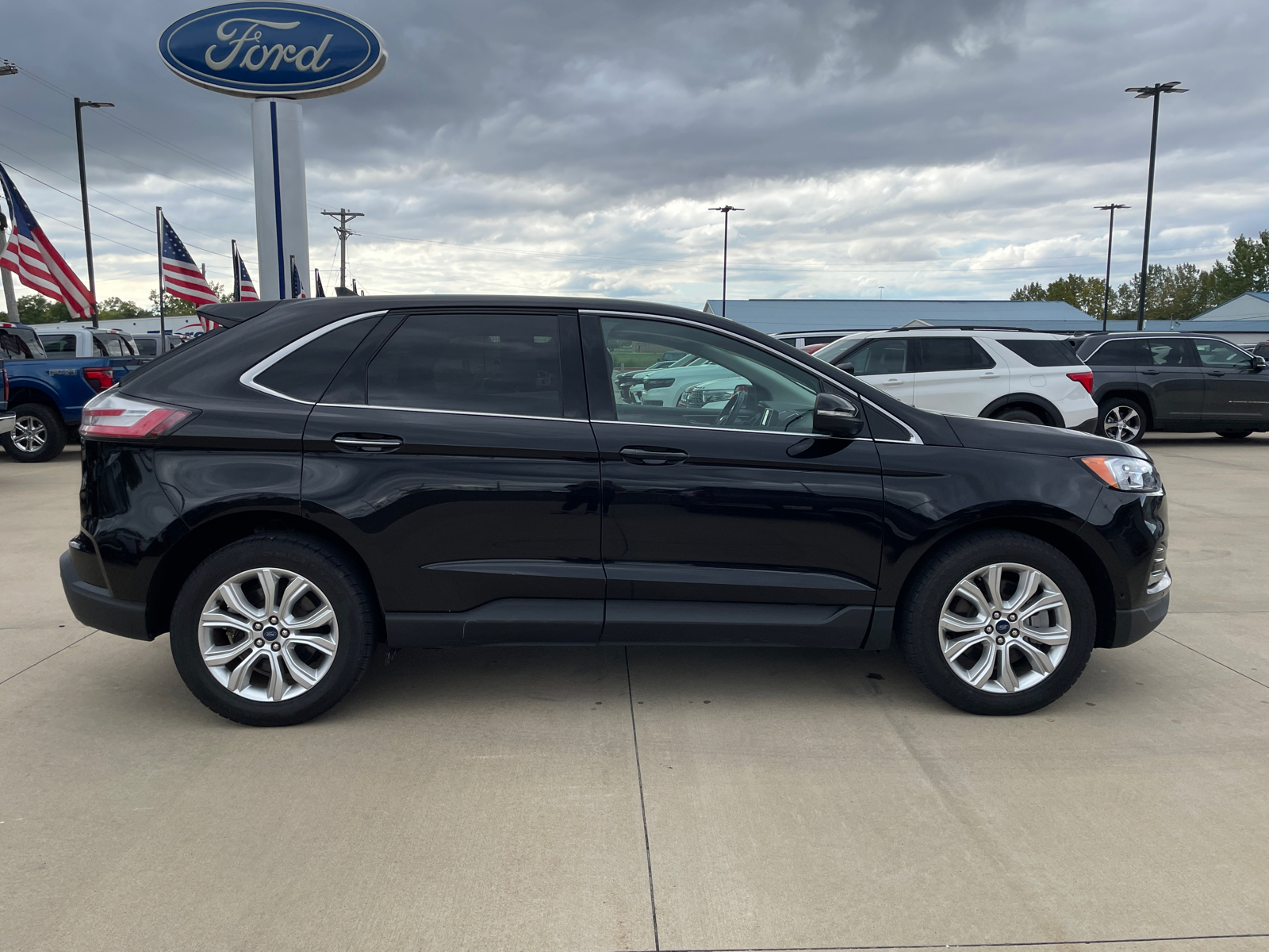 2022 Ford Edge Titanium 8