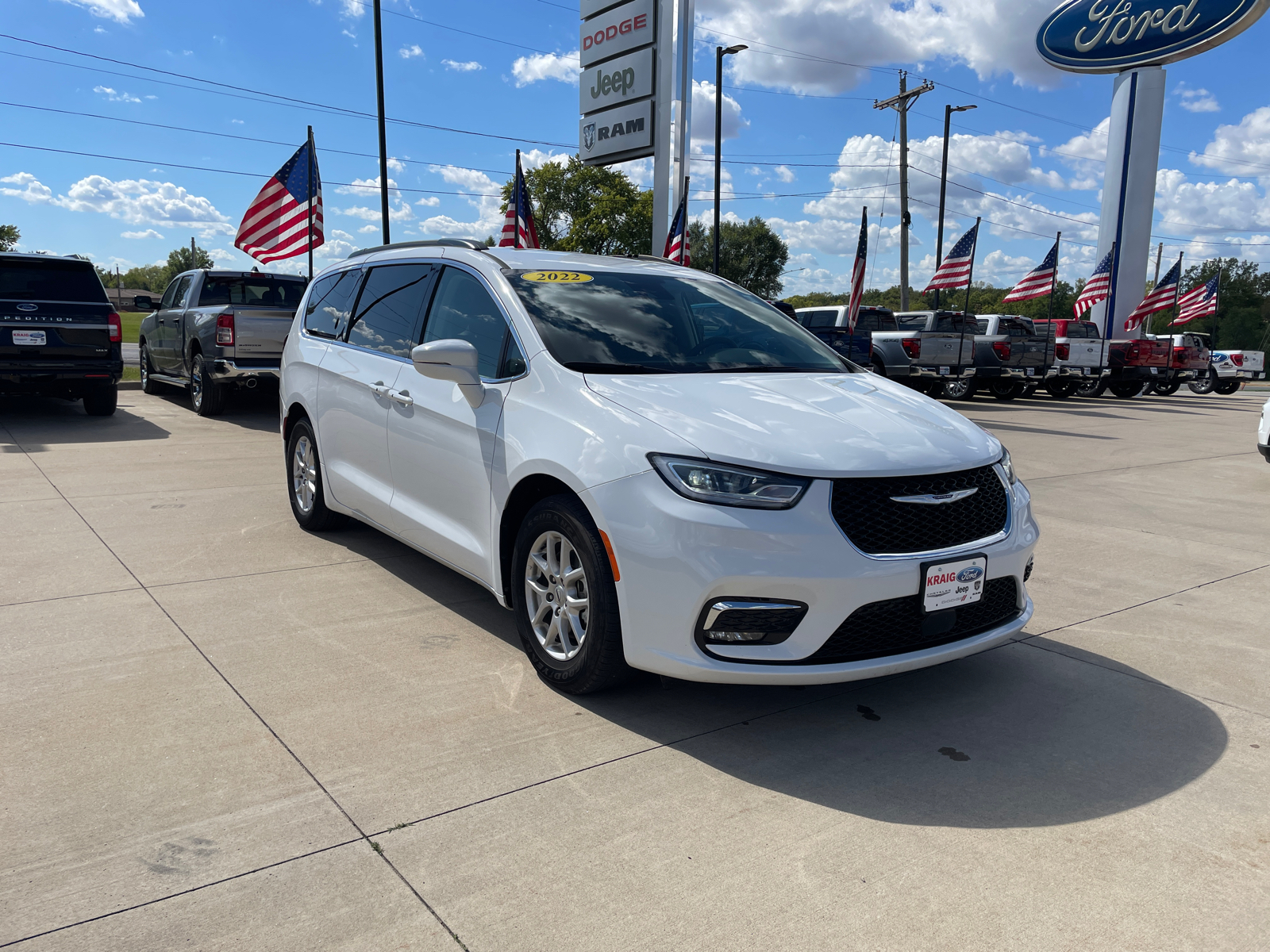 2022 Chrysler Pacifica Touring L 1