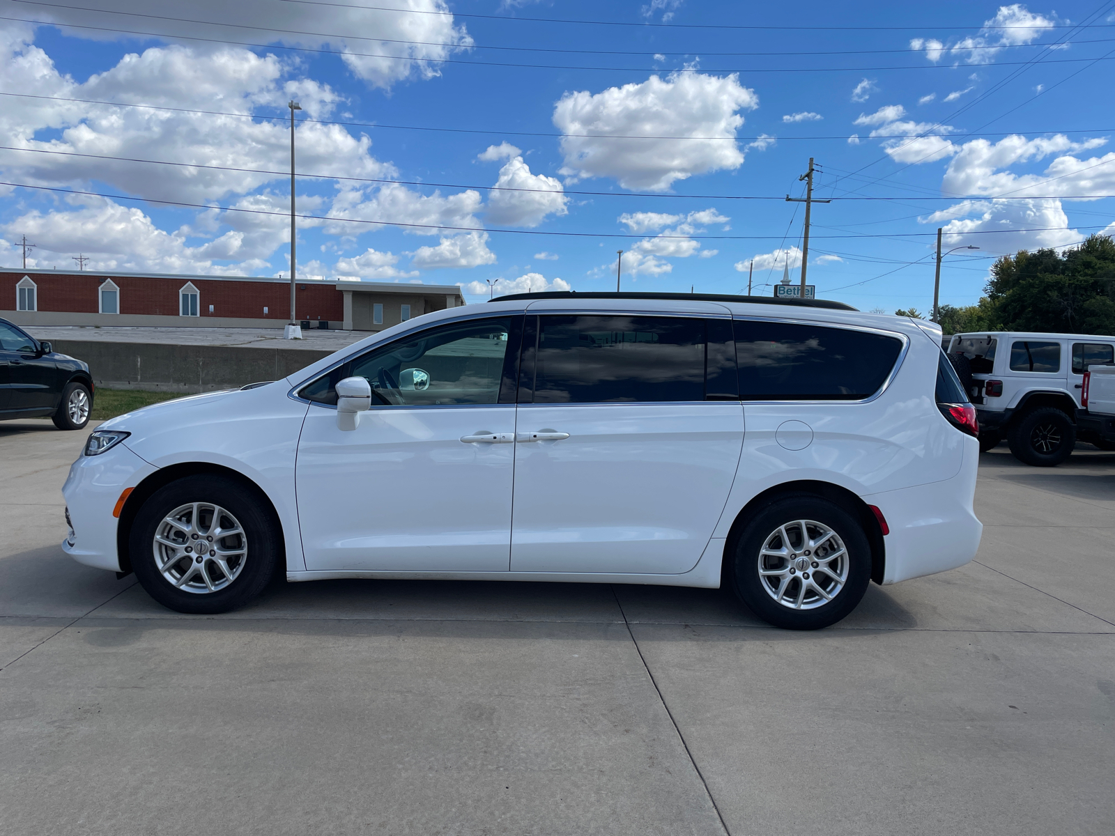 2022 Chrysler Pacifica Touring L 4