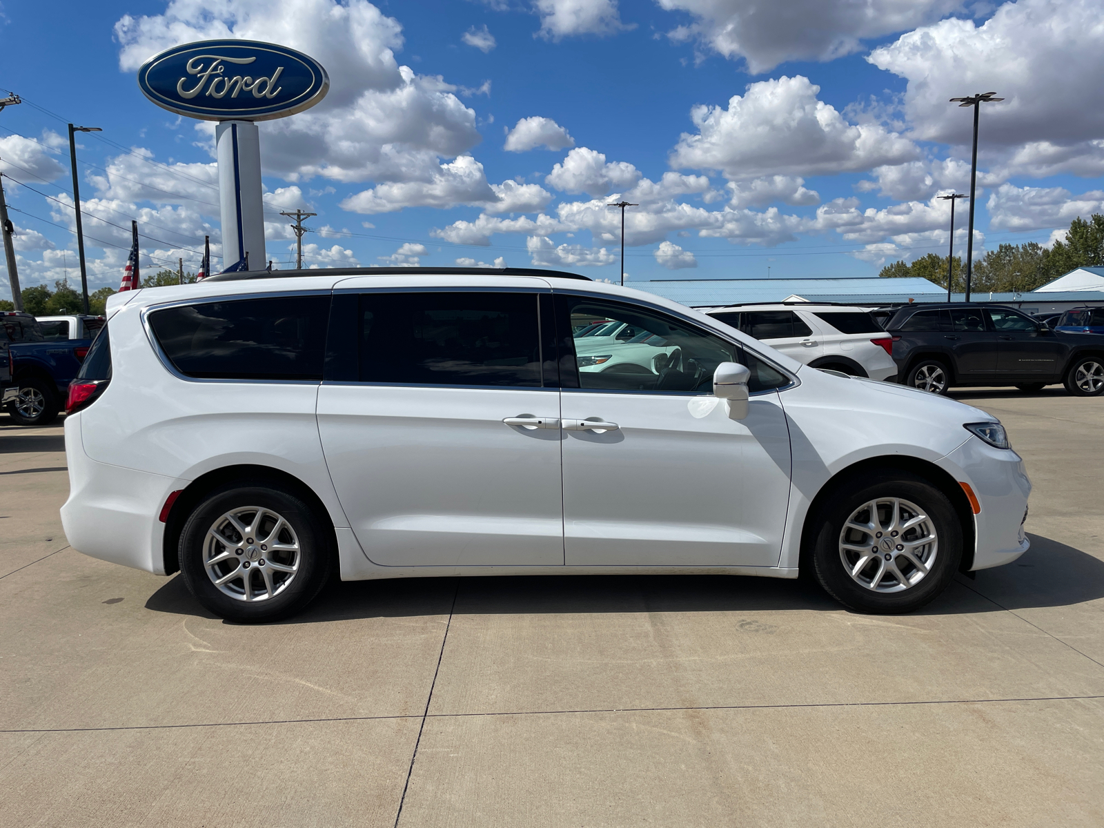 2022 Chrysler Pacifica Touring L 8