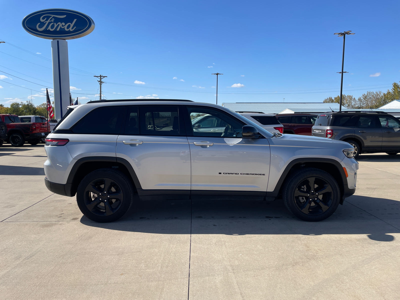 2023 Jeep Grand Cherokee Altitude 8