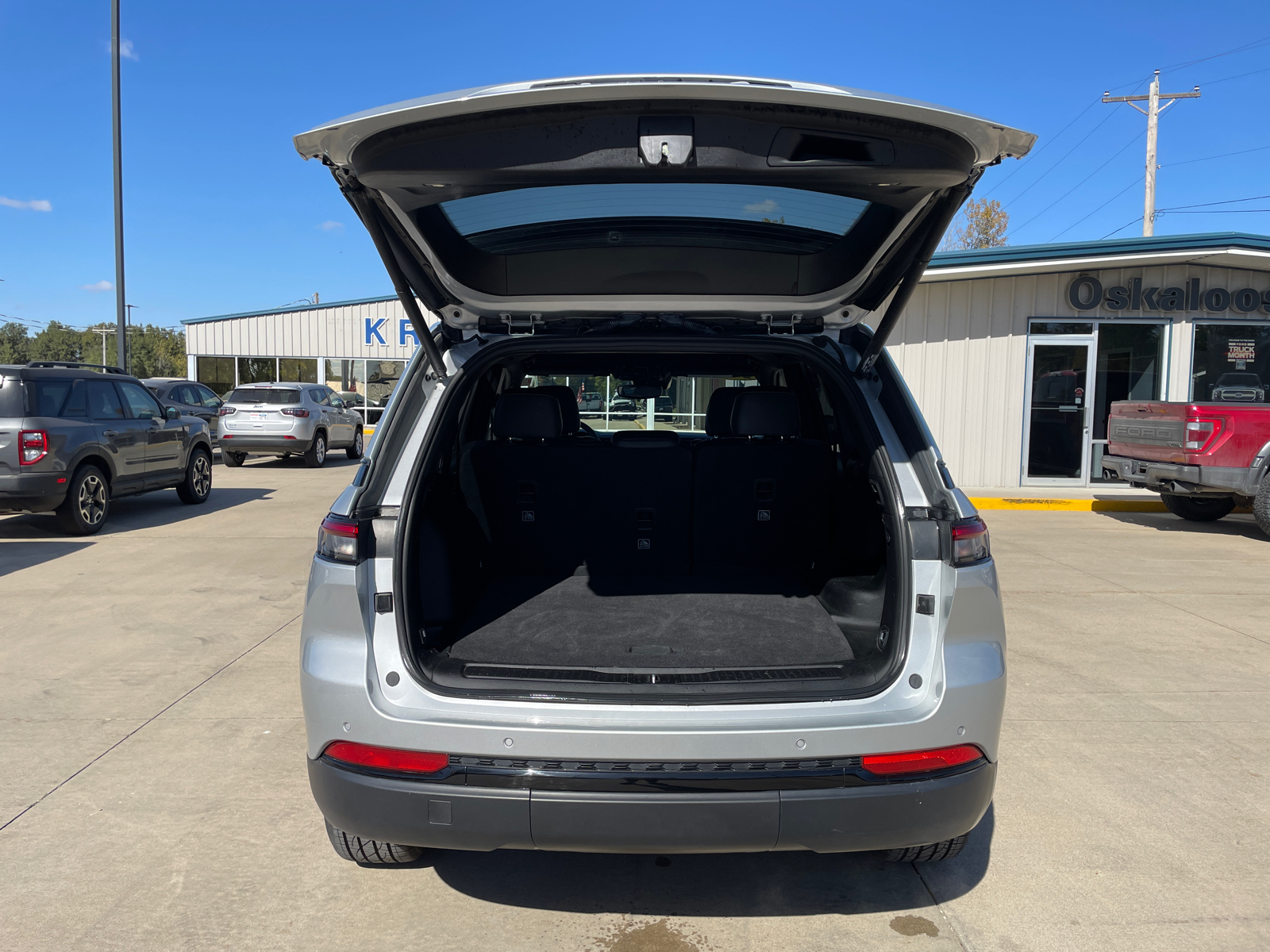 2023 Jeep Grand Cherokee Altitude 9