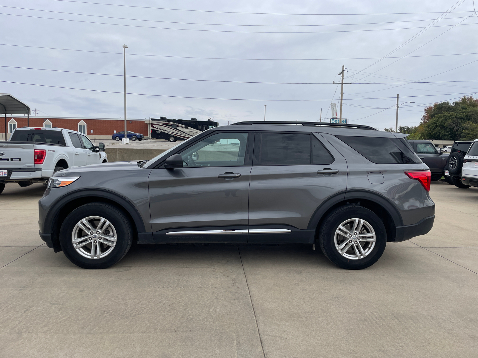 2023 Ford Explorer XLT 4