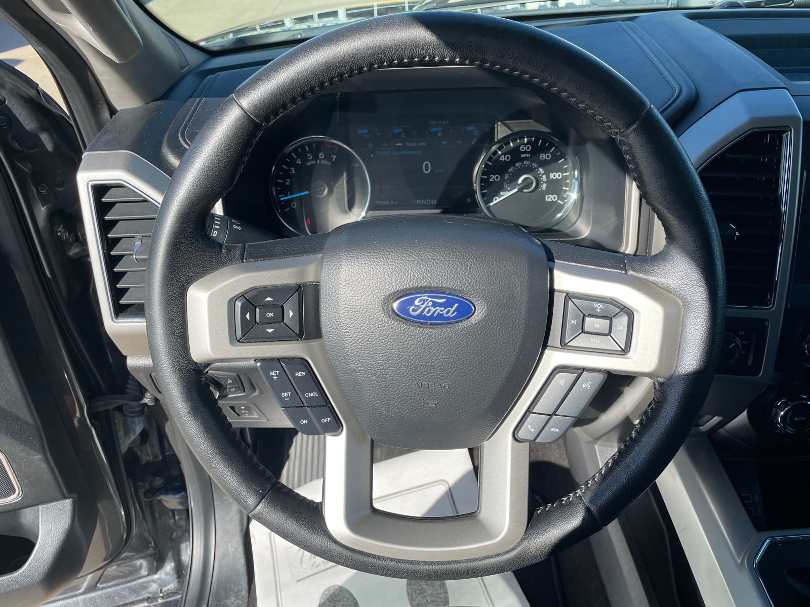 2019 Ford F-150 Lariat 13