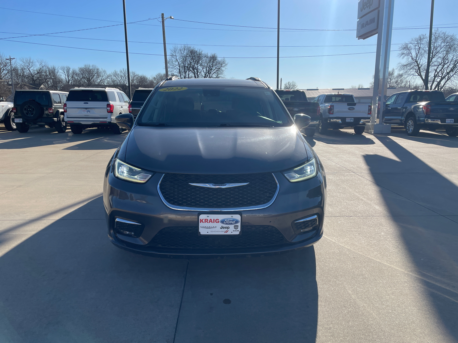 2022 Chrysler Pacifica Touring L 2