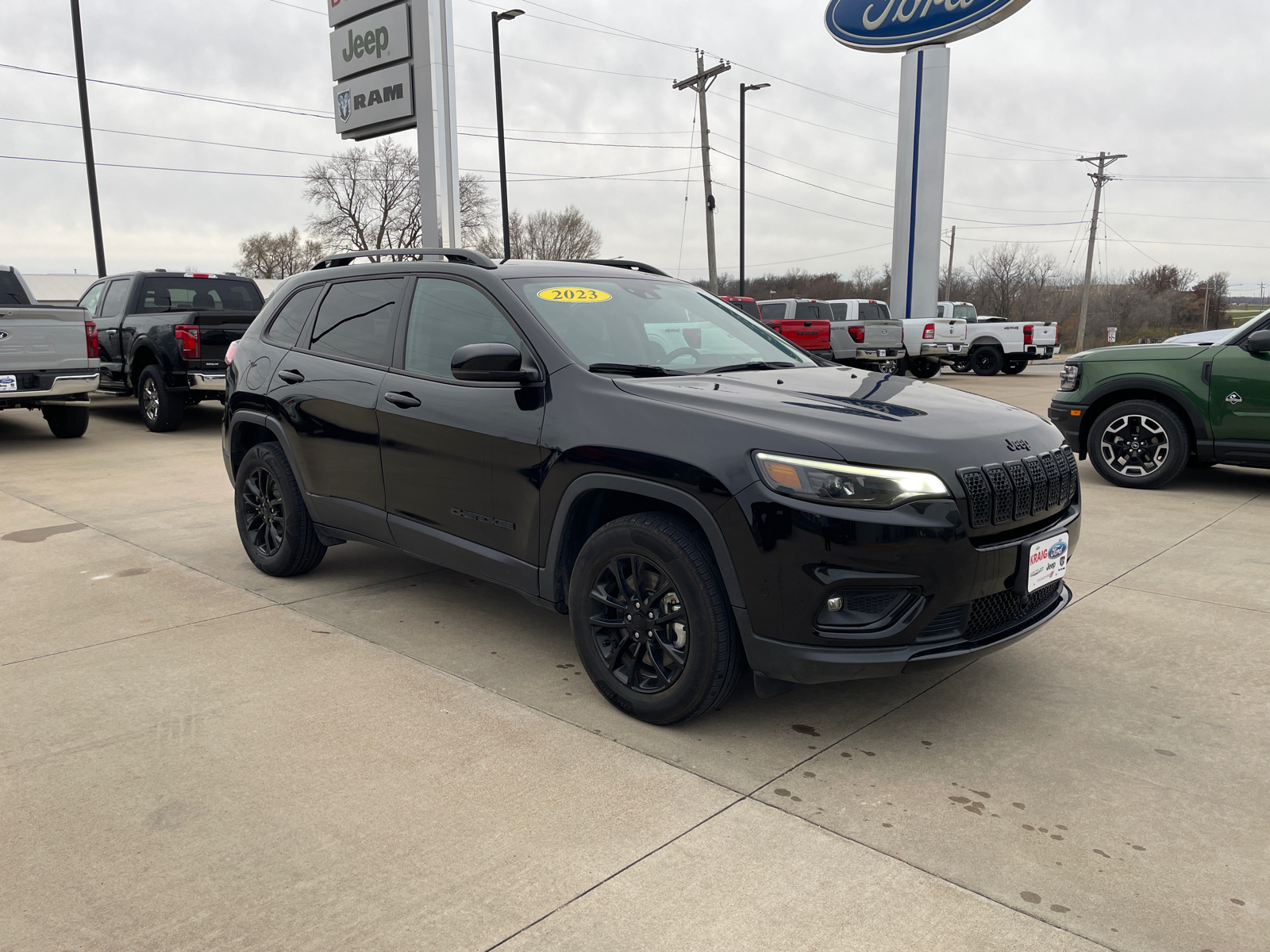 2023 Jeep Cherokee Altitude 1