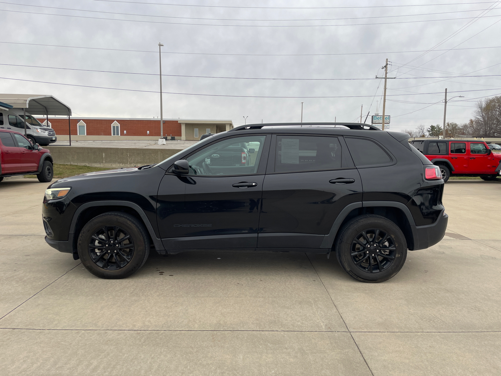 2023 Jeep Cherokee Altitude 4