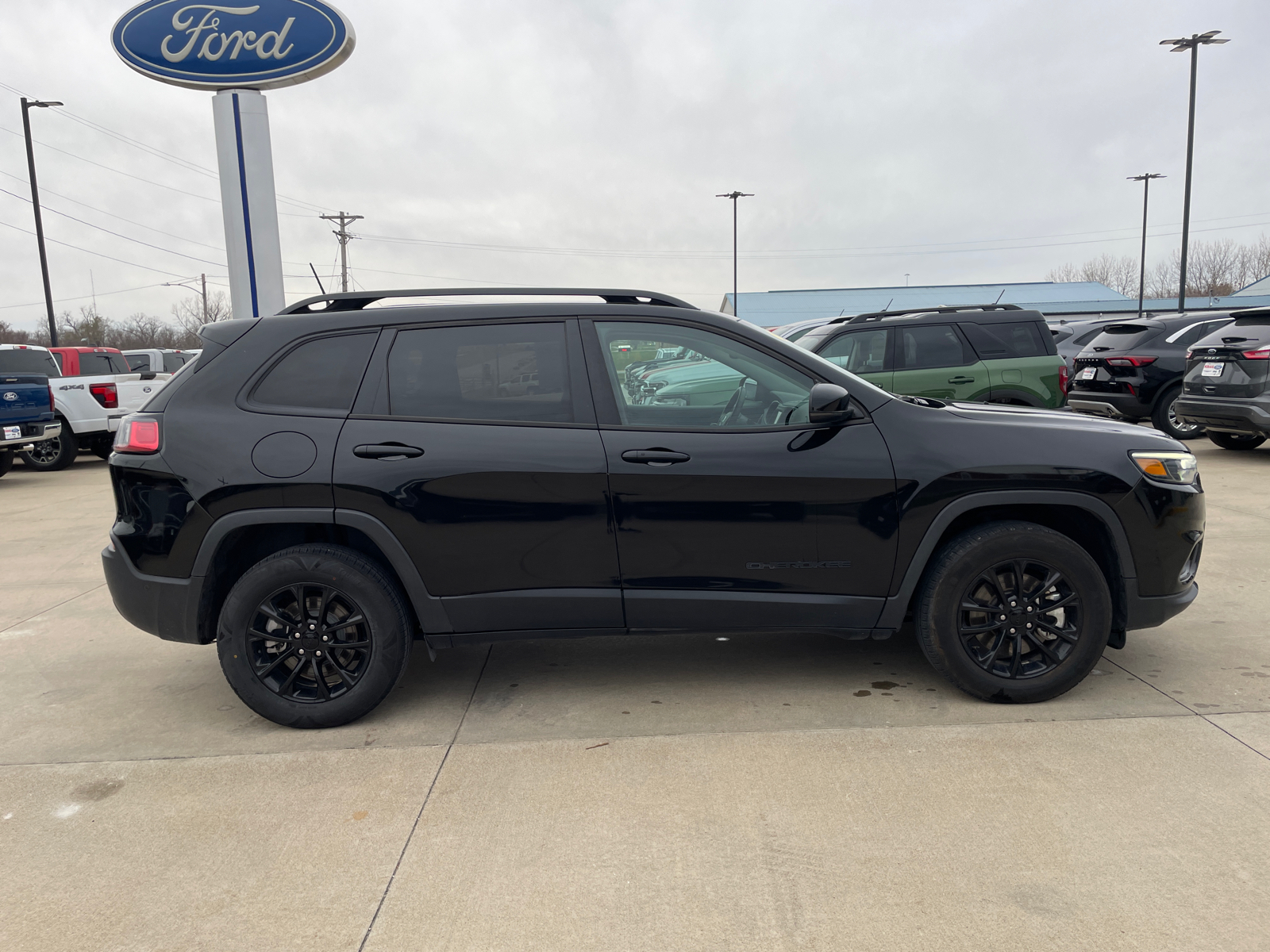 2023 Jeep Cherokee Altitude 8