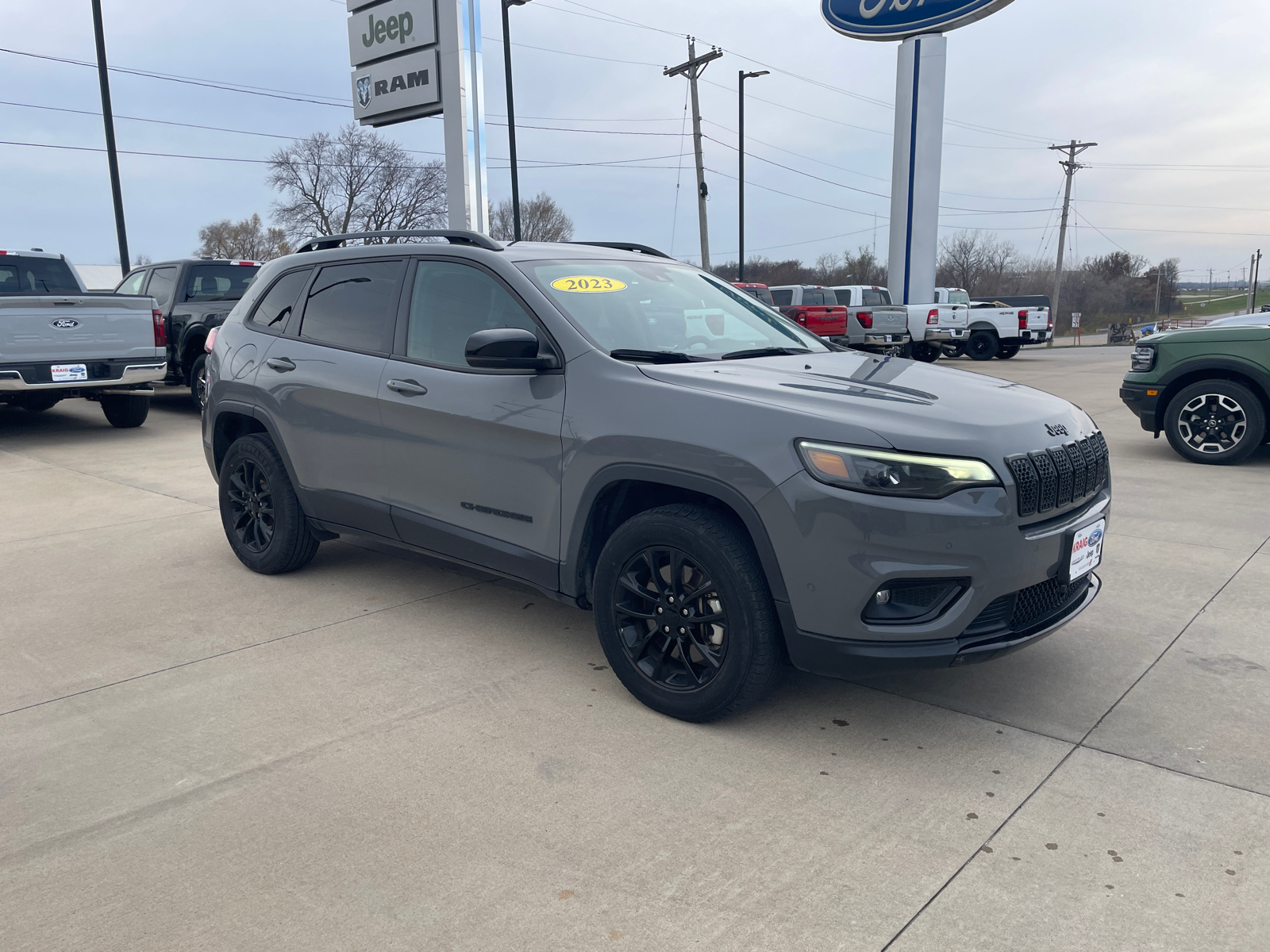 2023 Jeep Cherokee Altitude 1