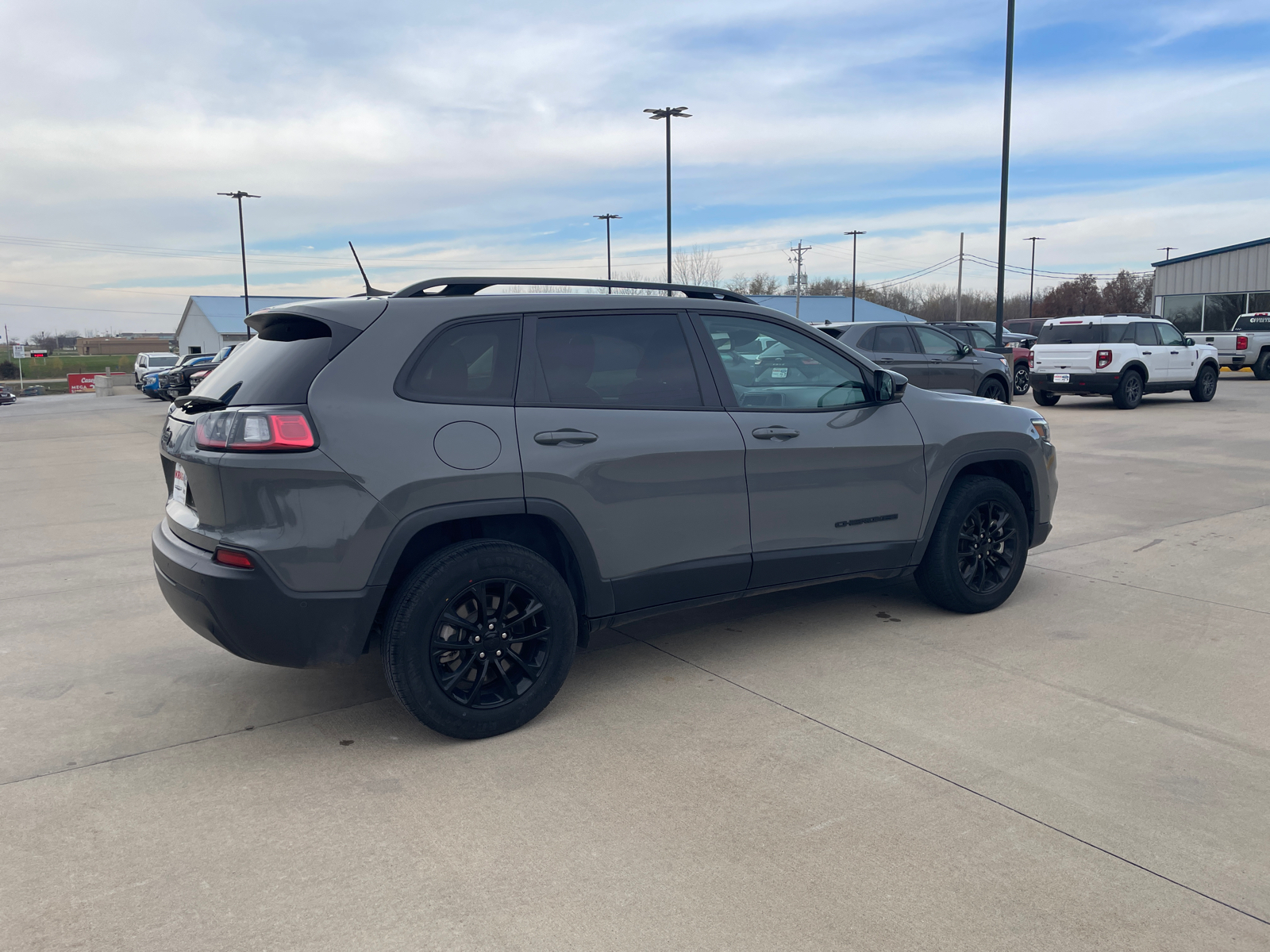 2023 Jeep Cherokee Altitude 7