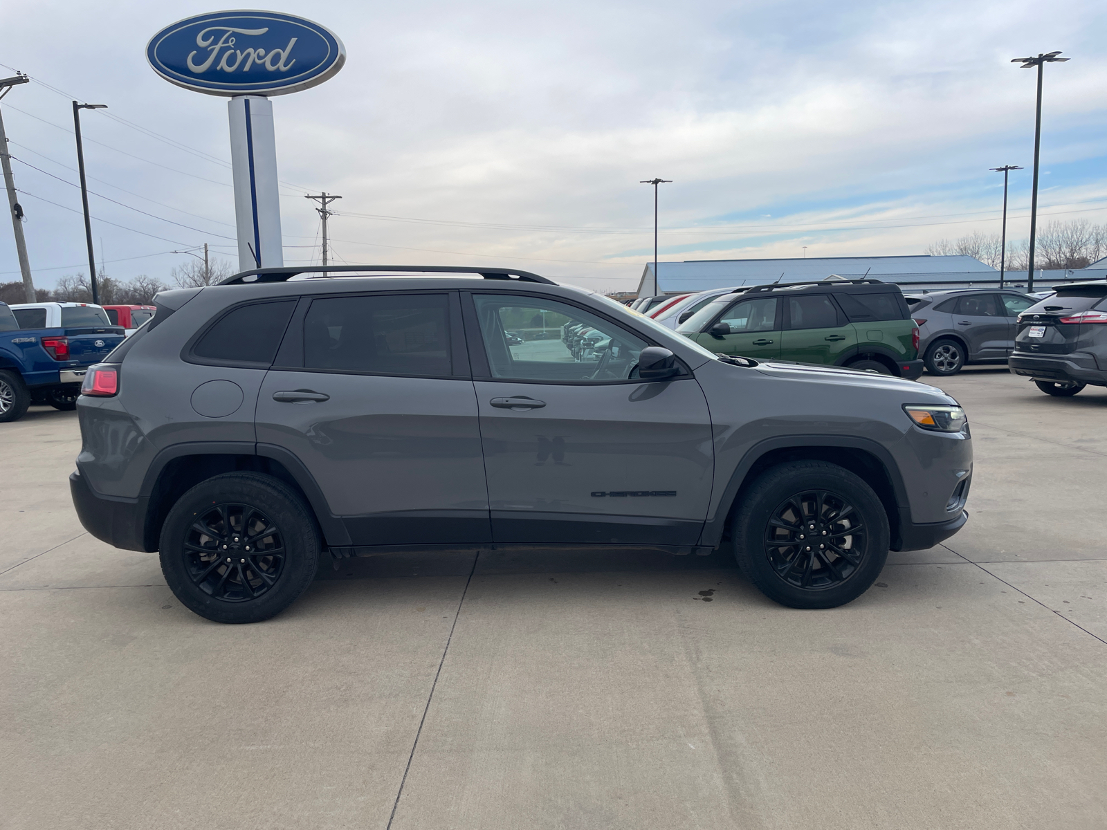 2023 Jeep Cherokee Altitude 8