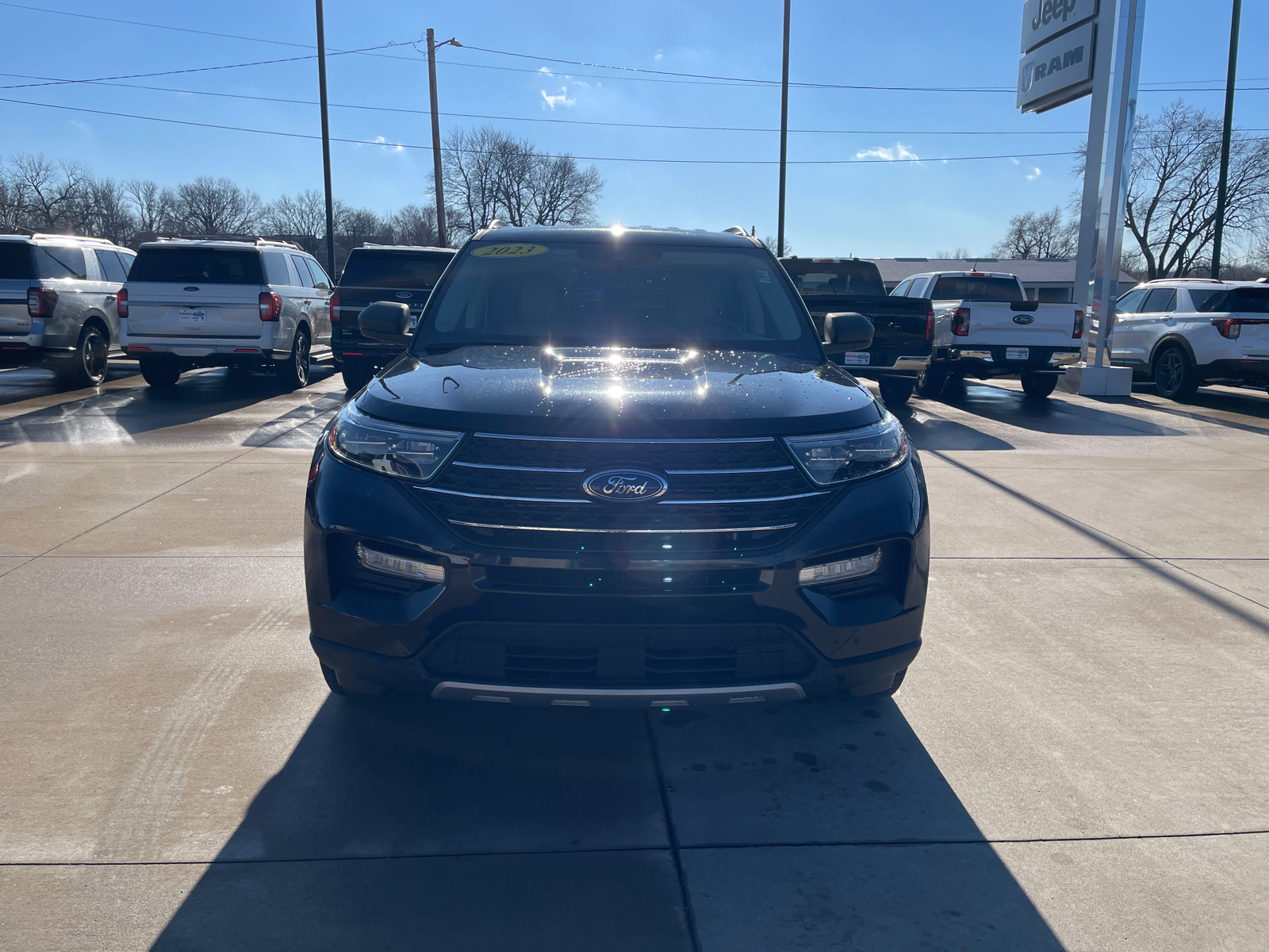 2023 Ford Explorer XLT 2