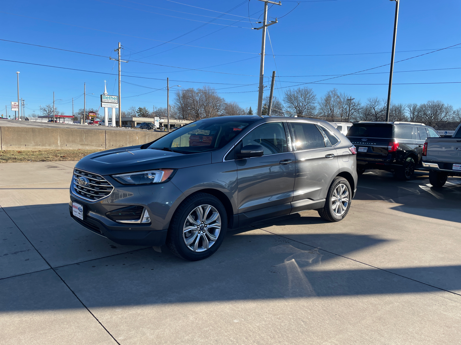 2022 Ford Edge Titanium 3