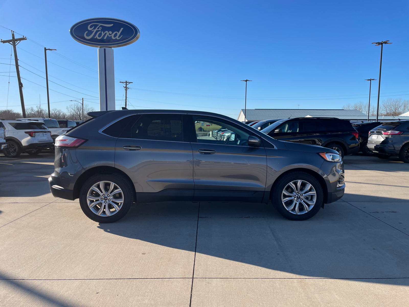 2022 Ford Edge Titanium 8