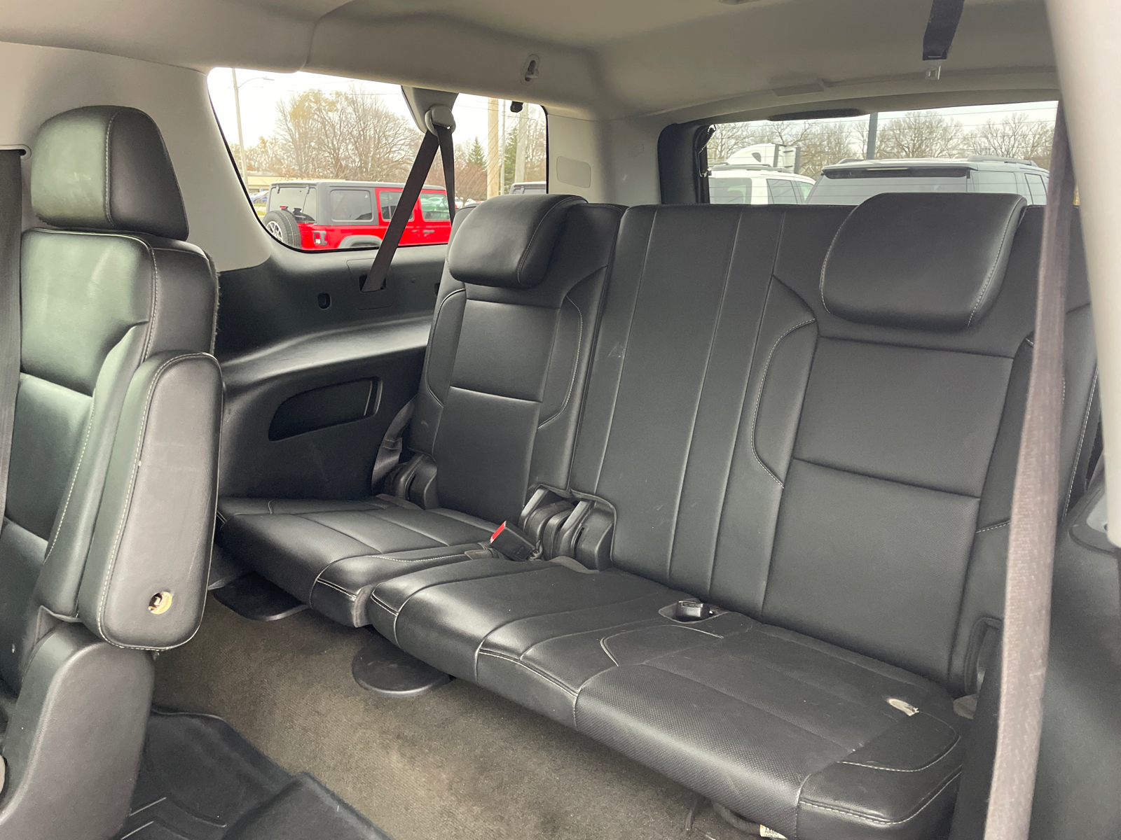 2017 Chevrolet Suburban Premier 34