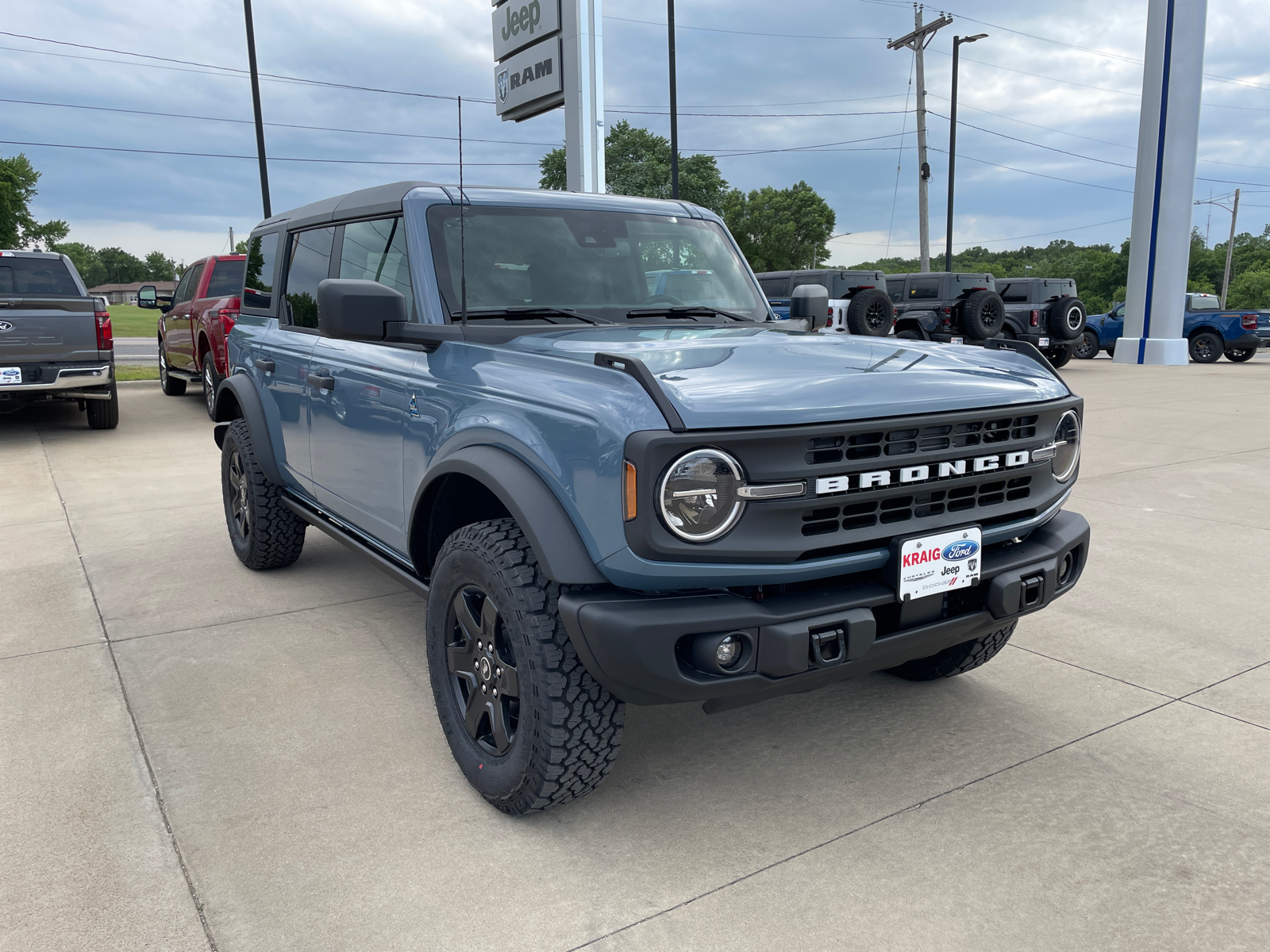 2024 Ford Bronco Black Diamond 1