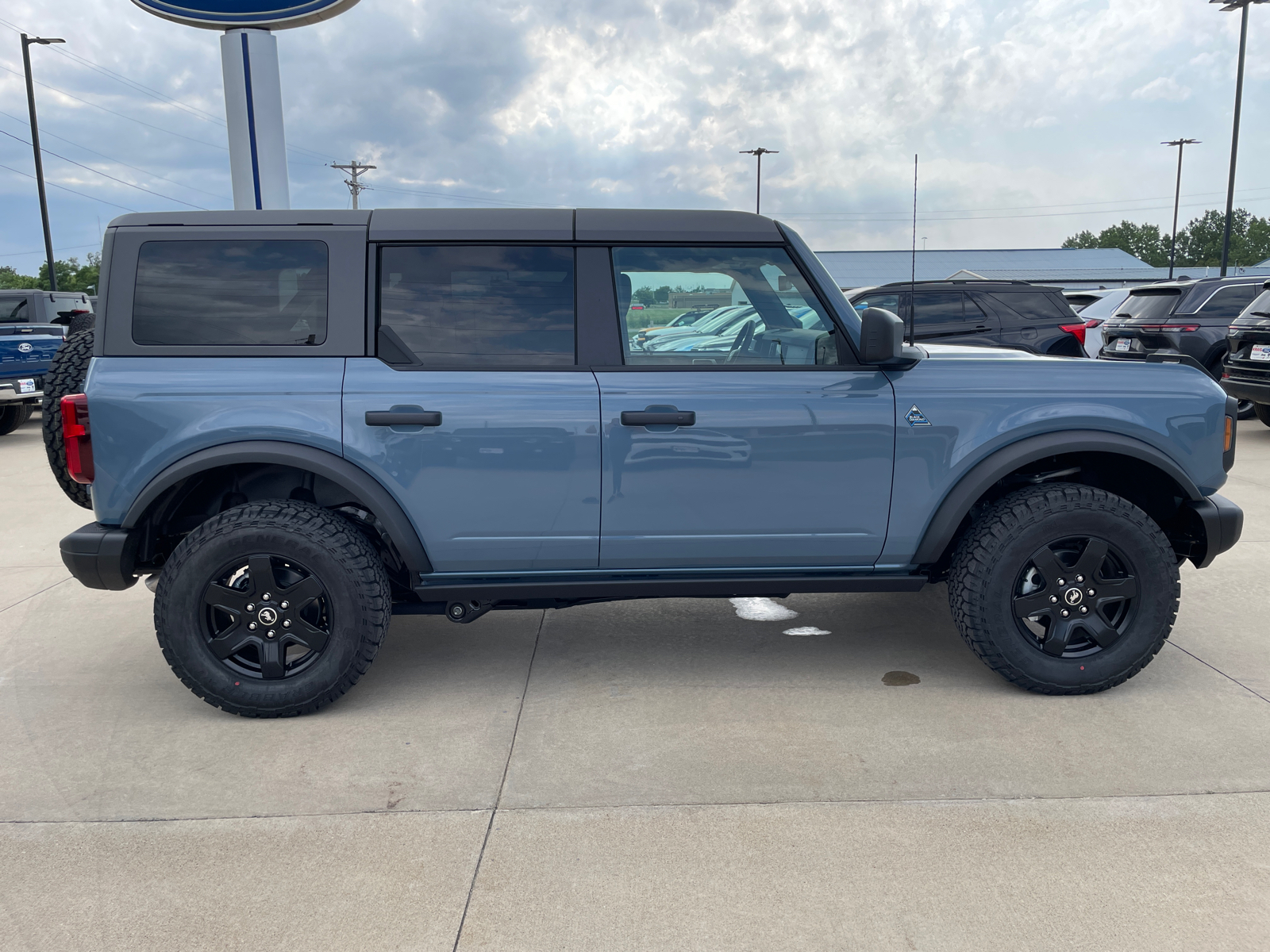 2024 Ford Bronco Black Diamond 8