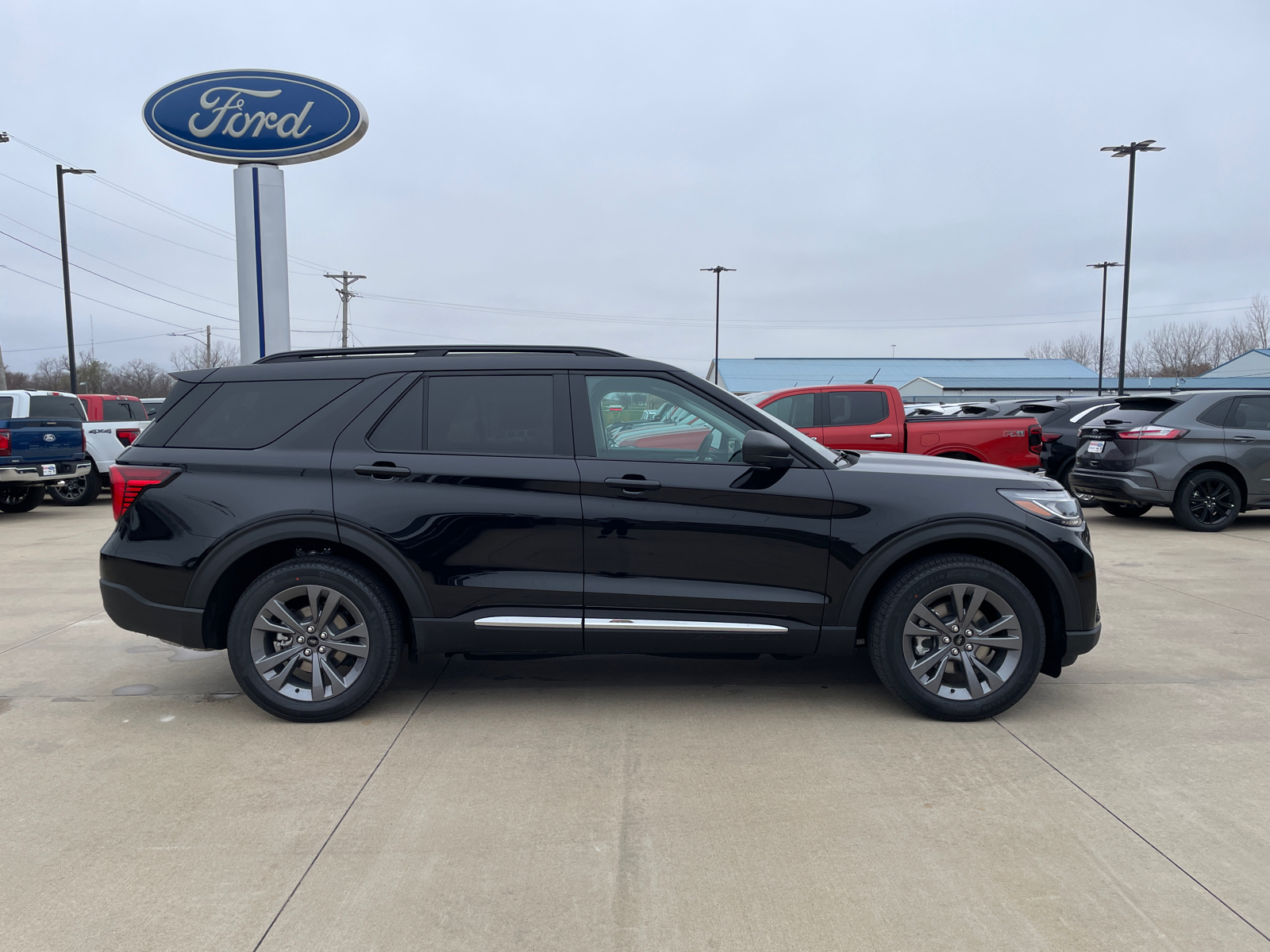 2025 Ford Explorer Active 8