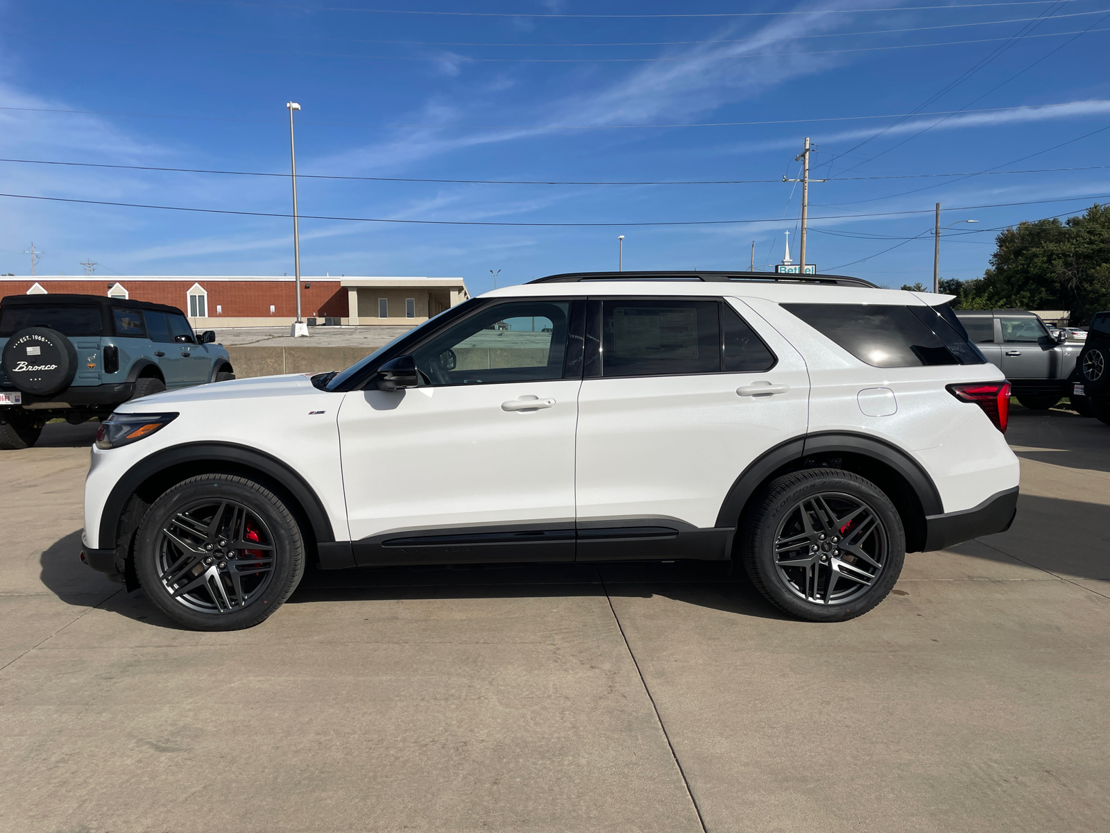 2025 Ford Explorer ST-Line 4