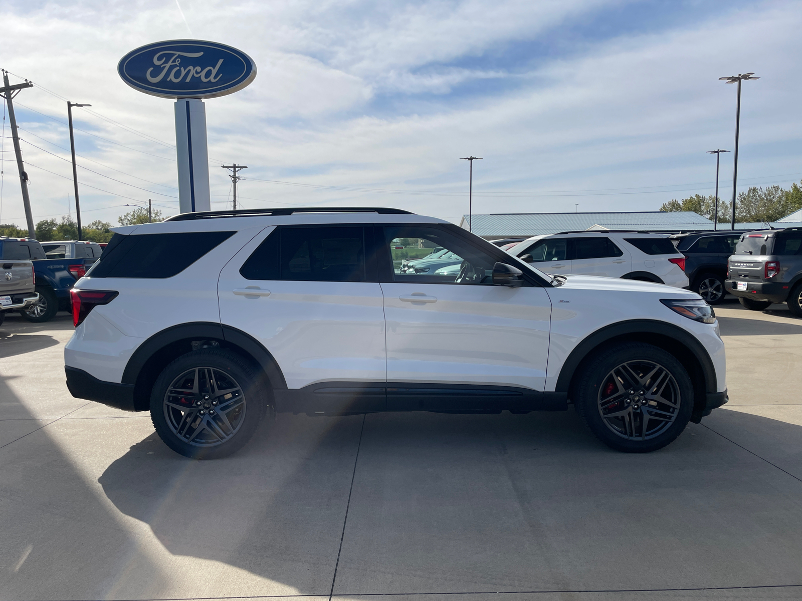 2025 Ford Explorer ST-Line 8