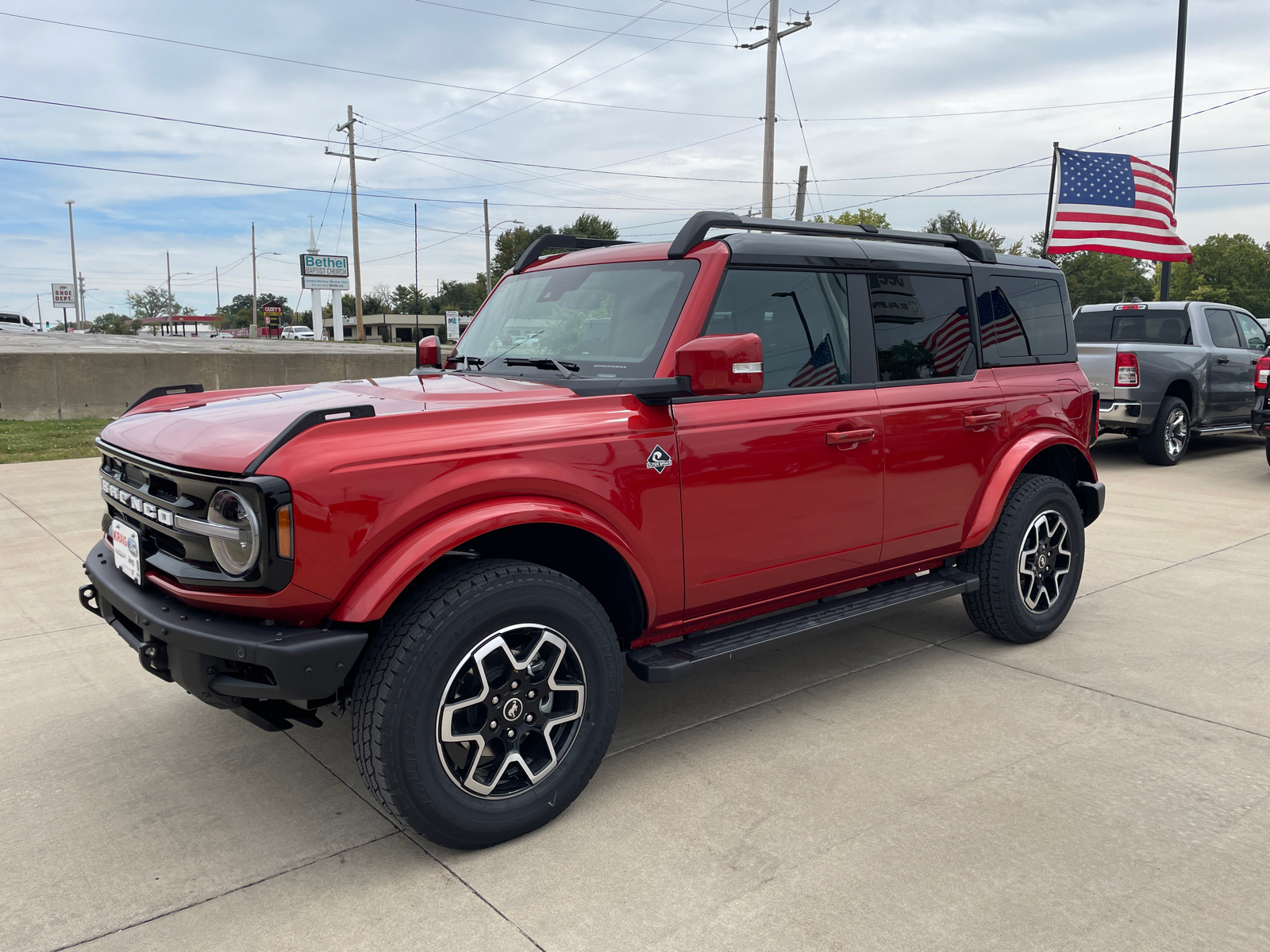 2024 Ford Bronco Outer Banks 3