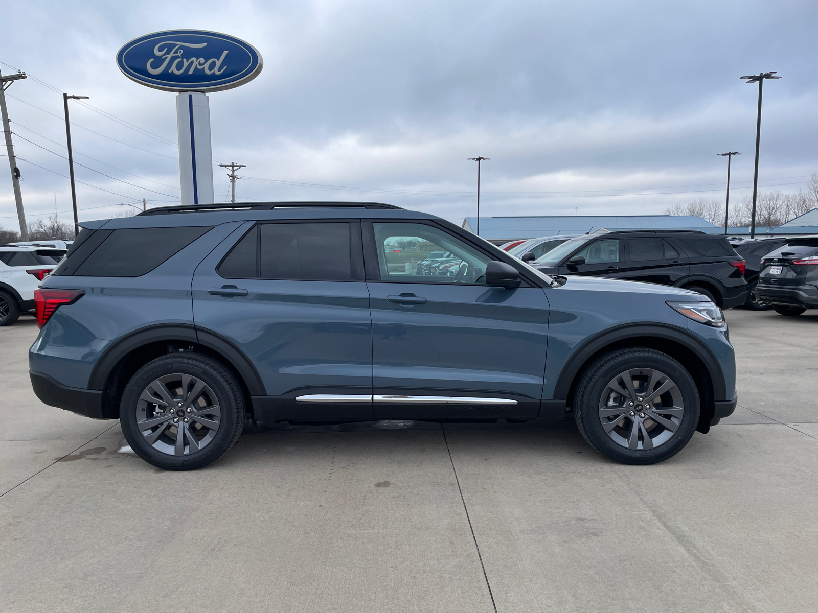 2025 Ford Explorer Active 8