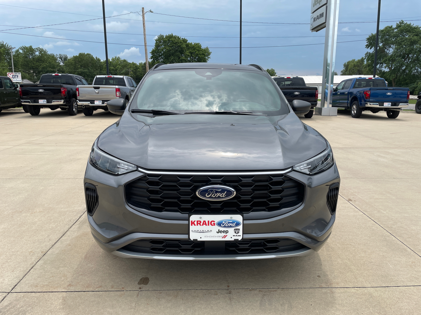 2024 Ford Escape ST-Line 2