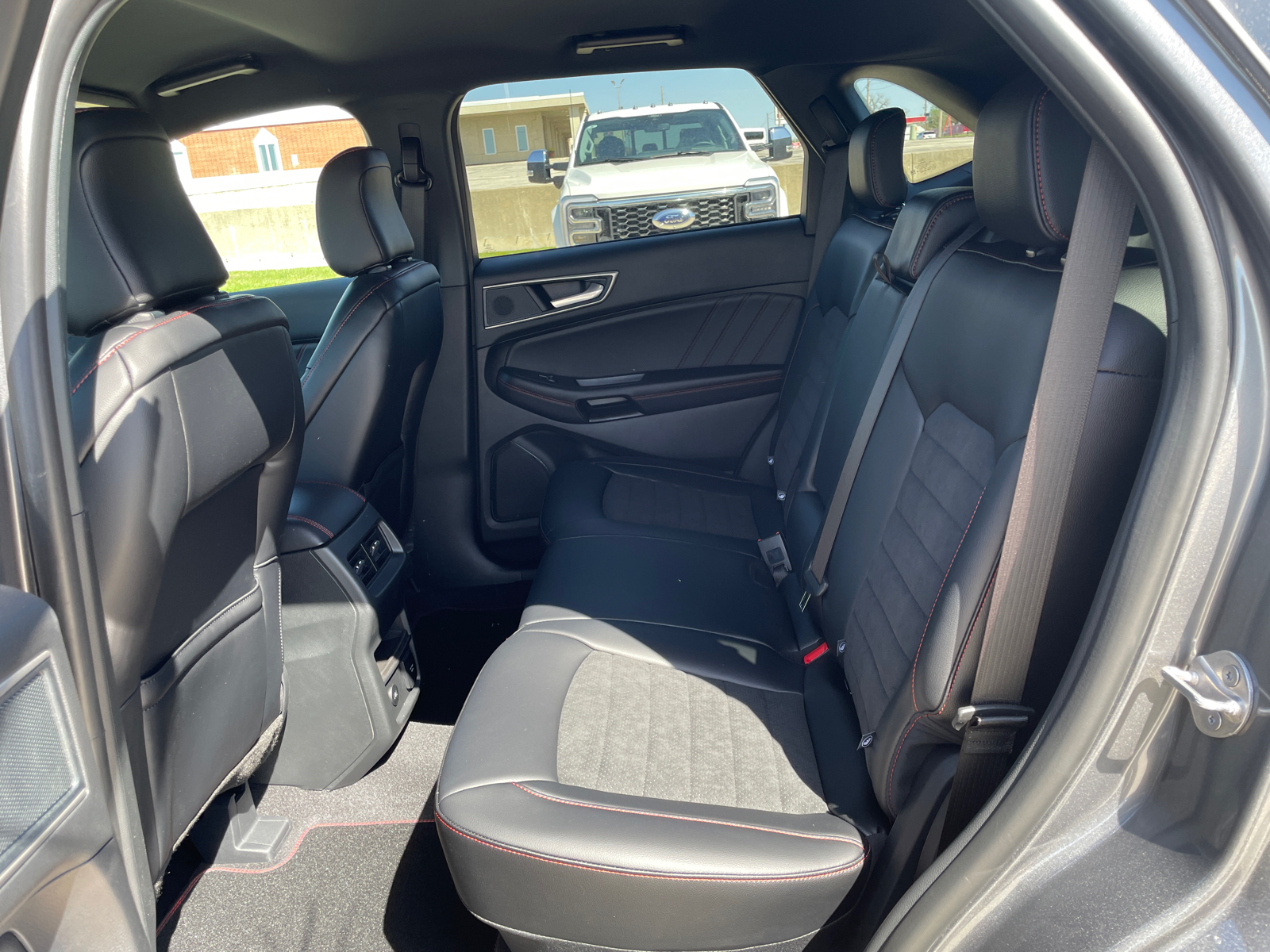 2024 Ford Edge ST Line 26