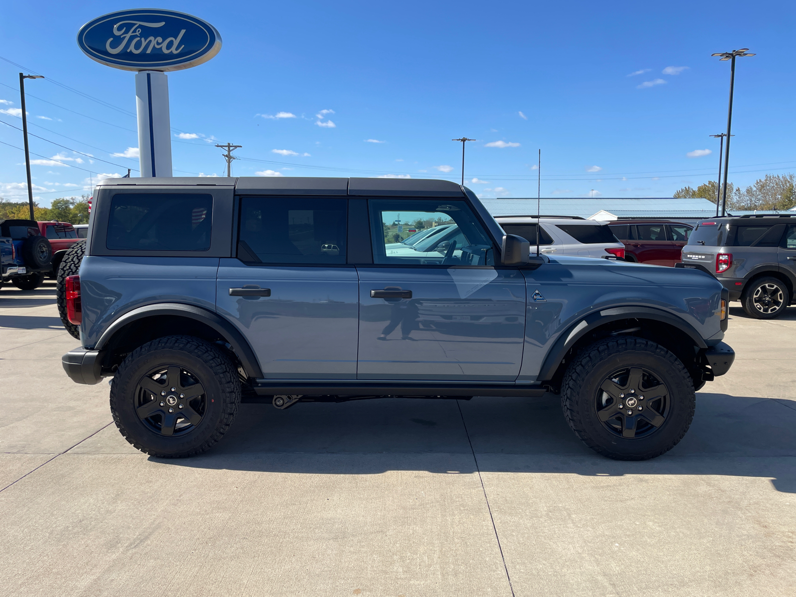 2024 Ford Bronco Black Diamond 8