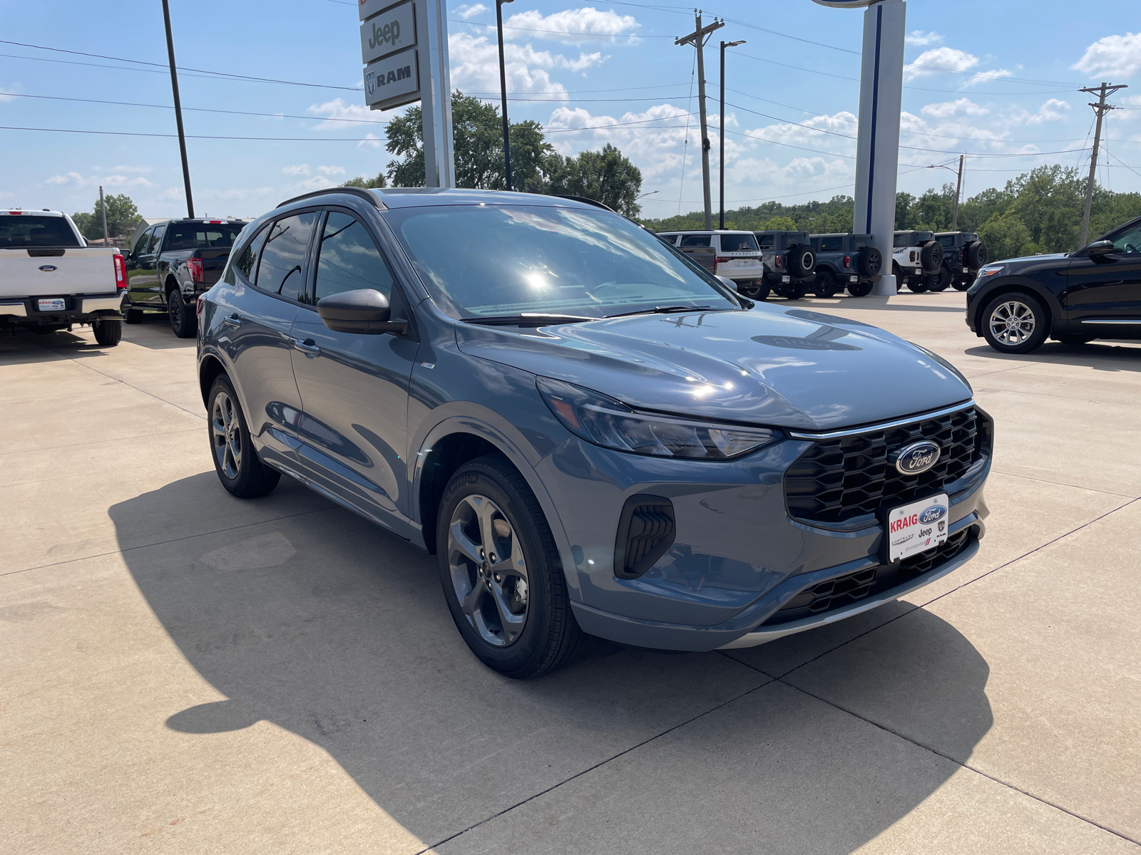 2024 Ford Escape ST-Line 1