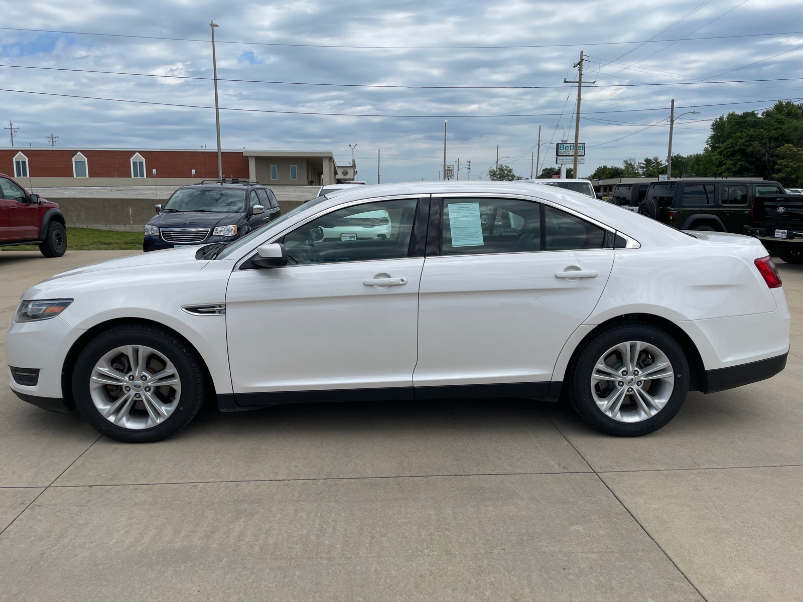 2016 Ford Taurus SEL 4