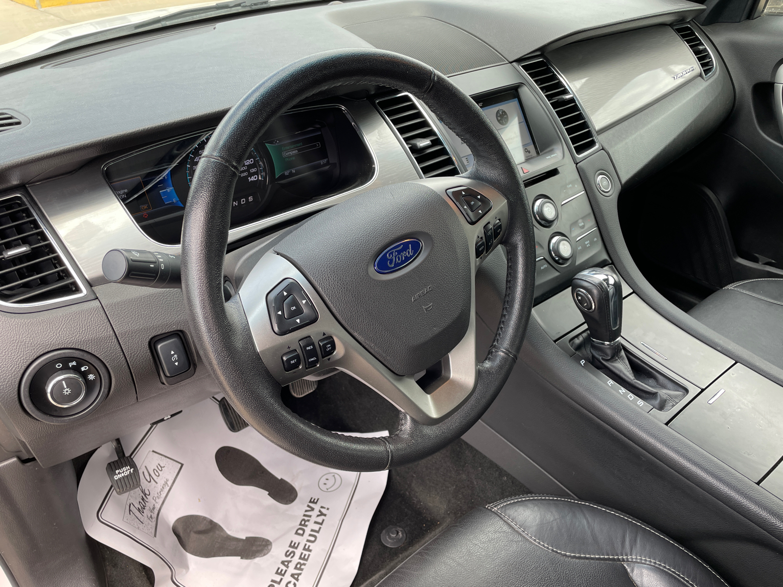 2016 Ford Taurus SEL 13