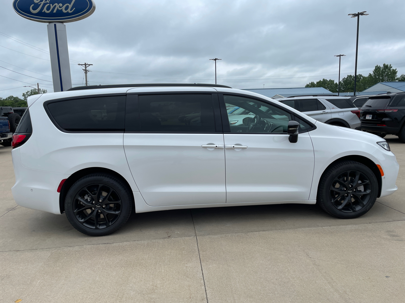 2024 Chrysler Pacifica Limited 8