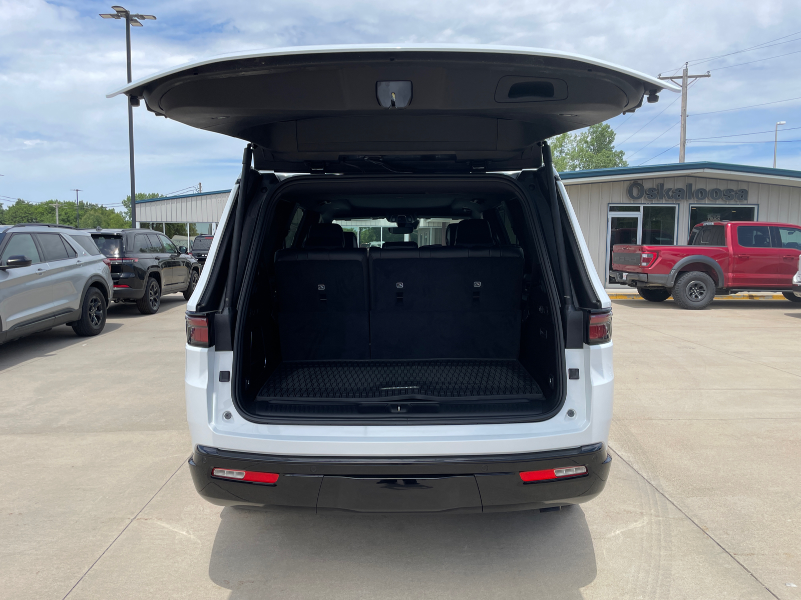 2024 Jeep Wagoneer Series II 9