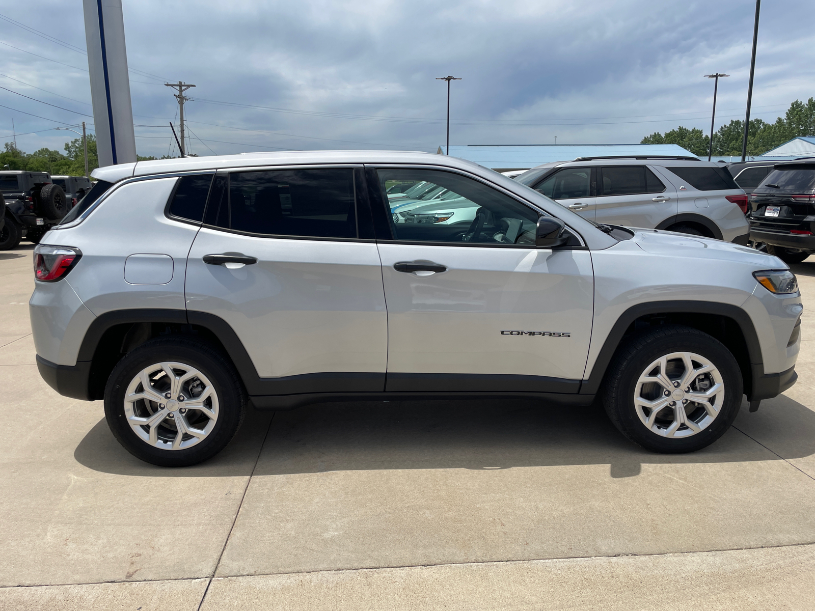 2024 Jeep Compass Sport 8