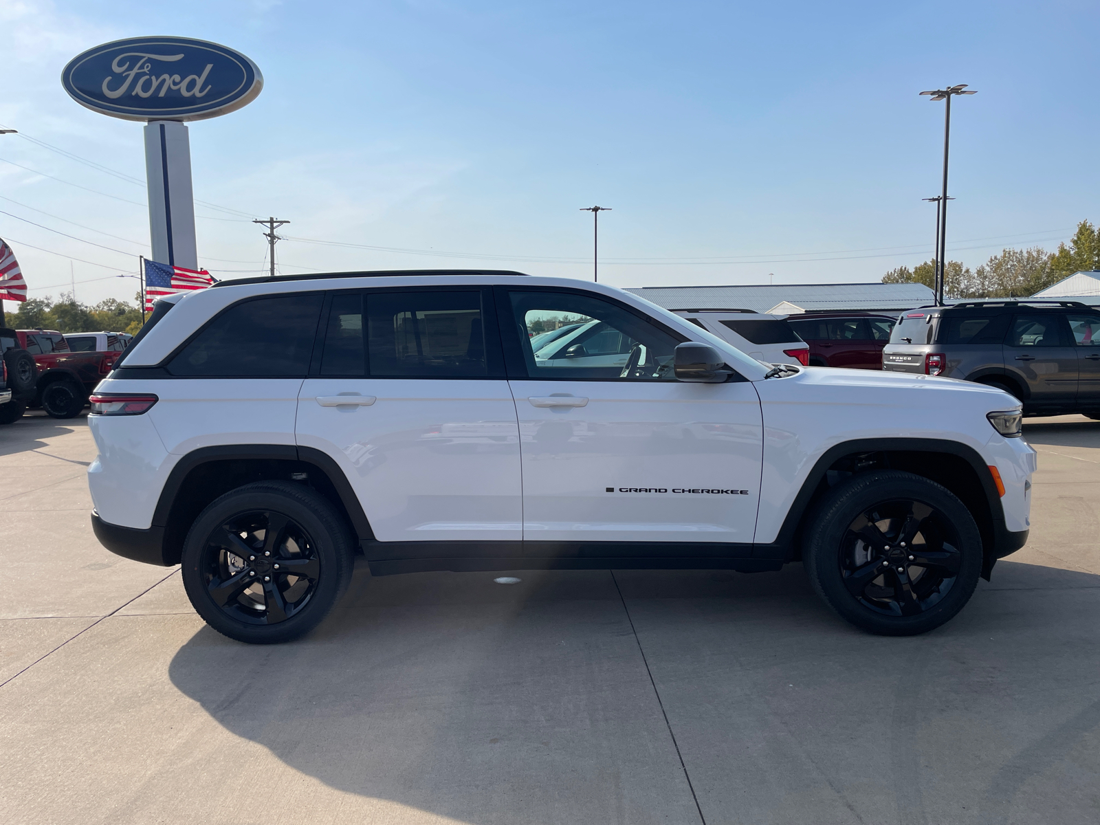 2025 Jeep Grand Cherokee  8