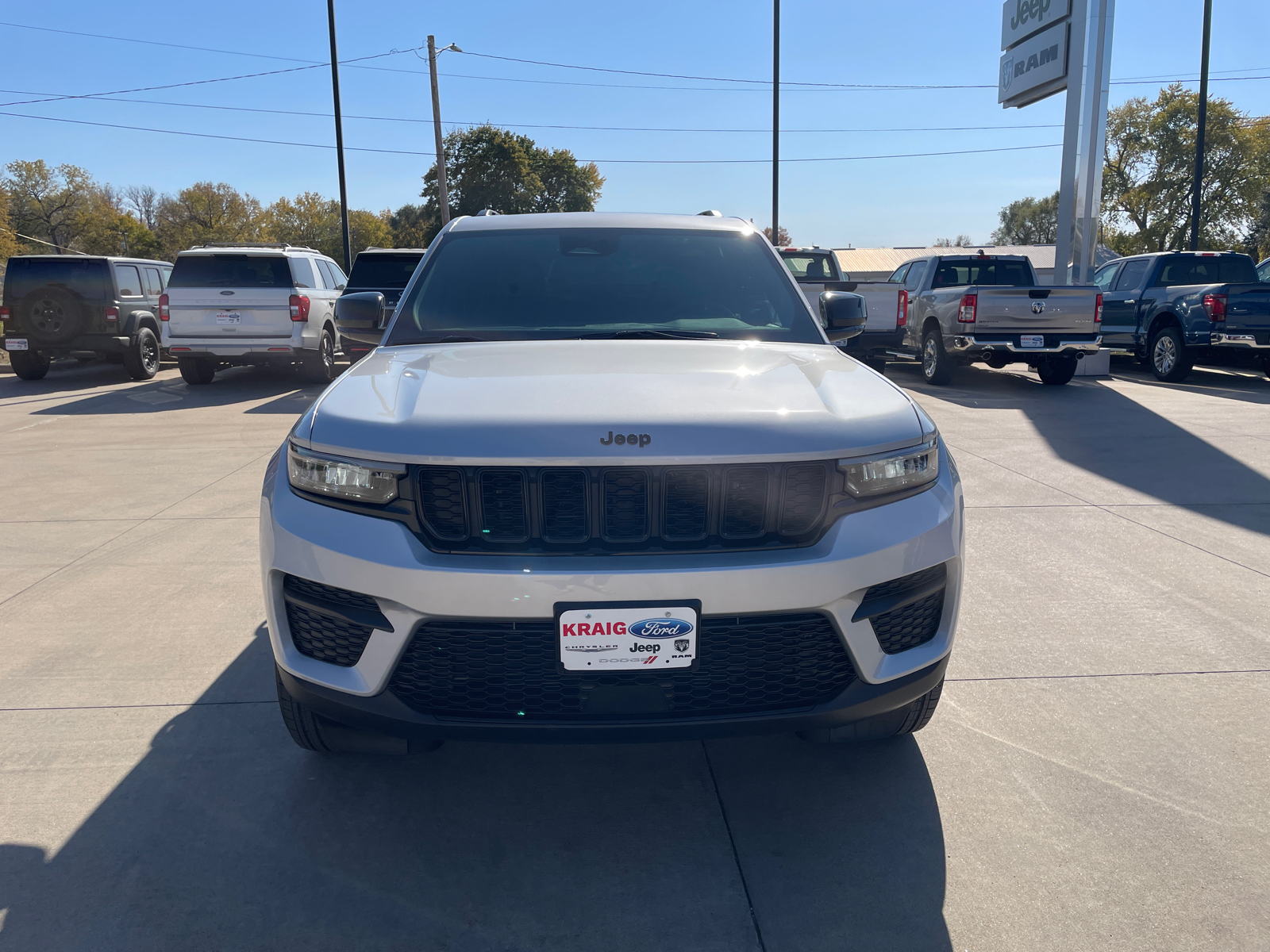 2025 Jeep Grand Cherokee  2