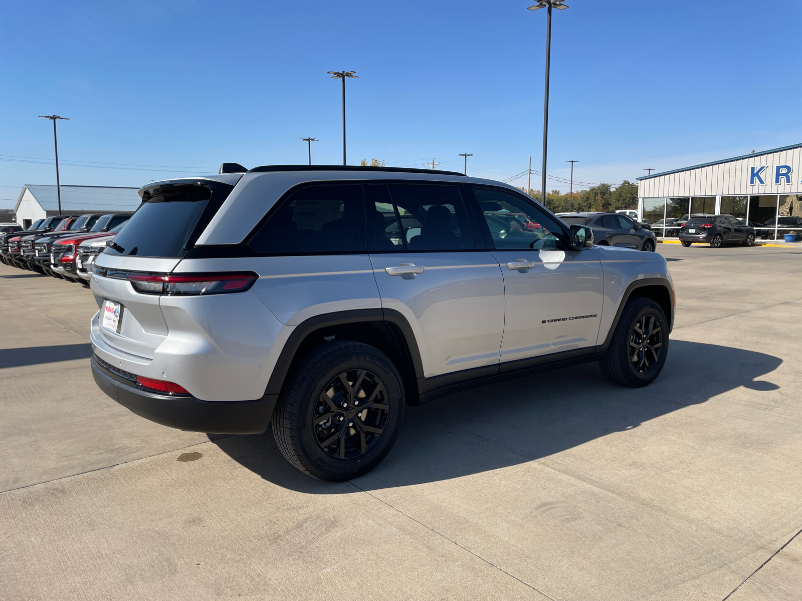 2025 Jeep Grand Cherokee  7