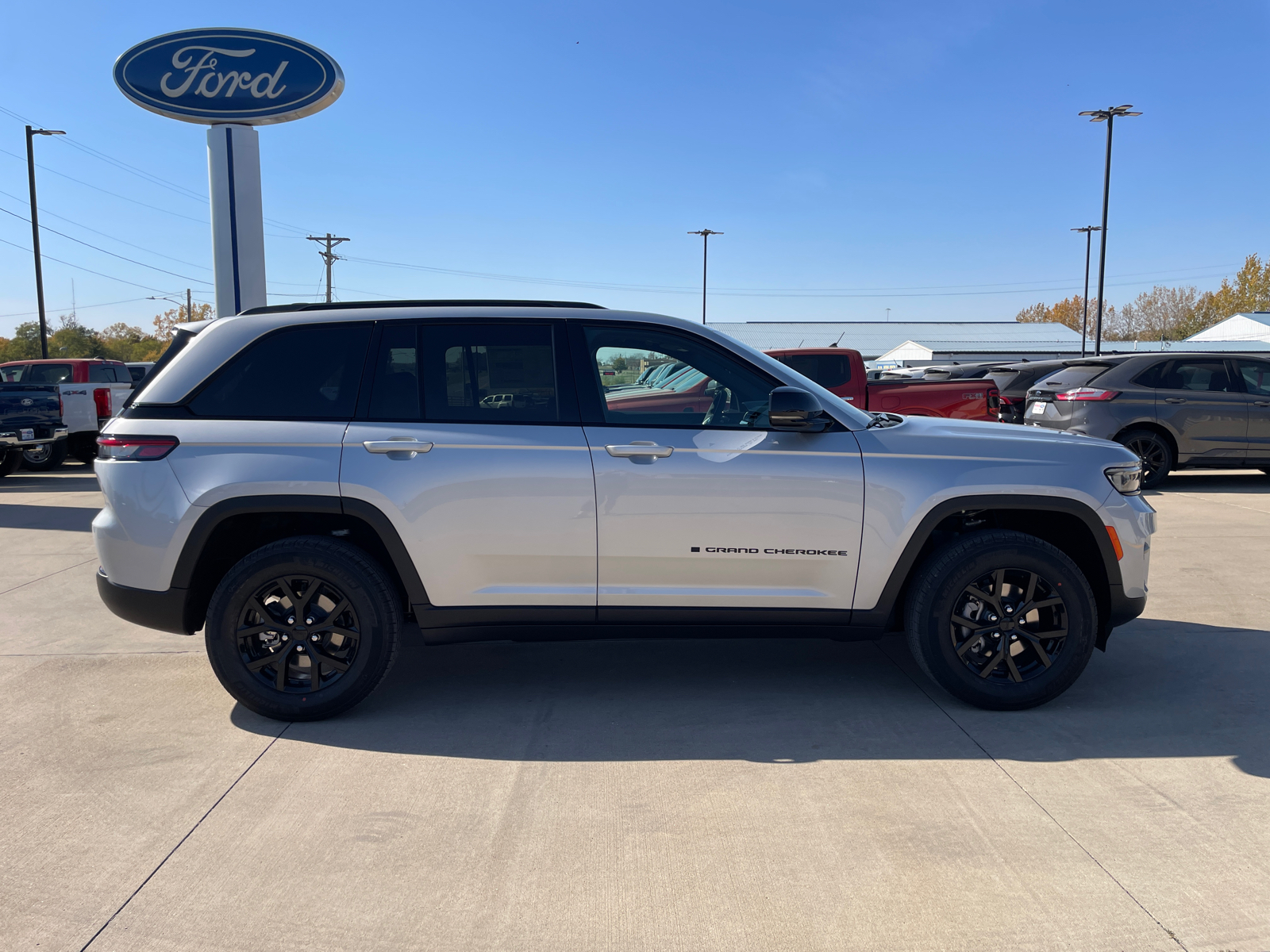 2025 Jeep Grand Cherokee  8