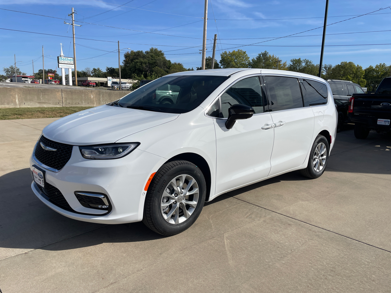 2025 Chrysler Pacifica  3