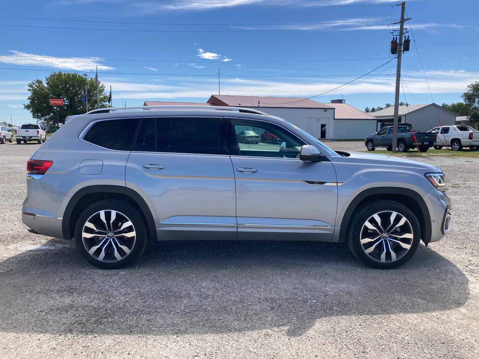 2023 Volkswagen Atlas 3.6L V6 SEL Premium R-Line 3