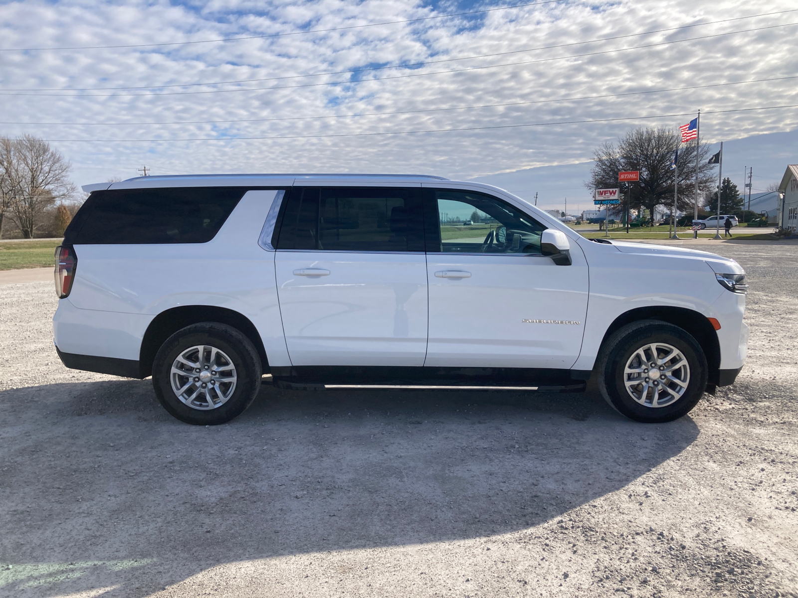 2023 Chevrolet Suburban LT 3