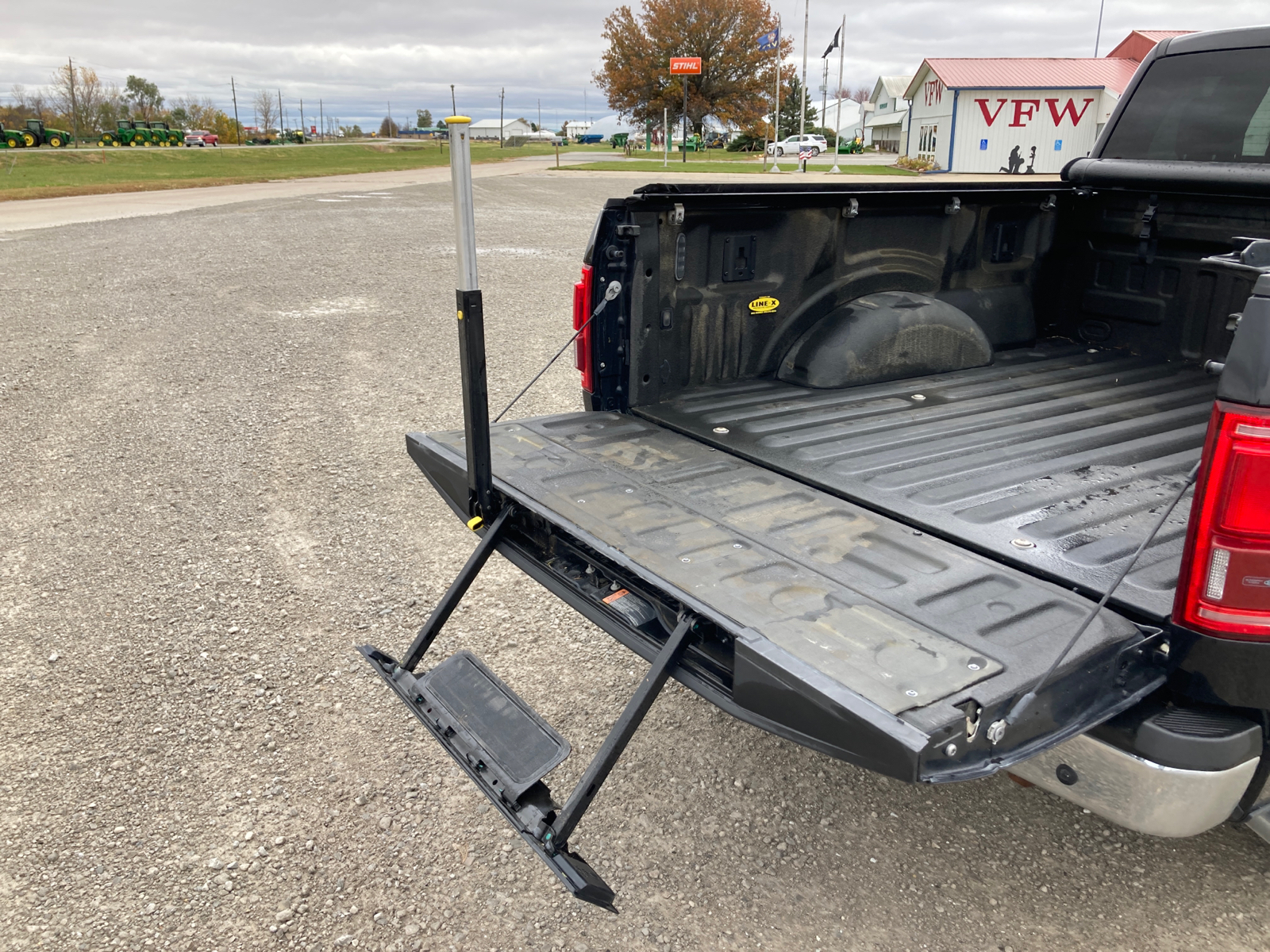 2016 Ford F-150 Lariat 38