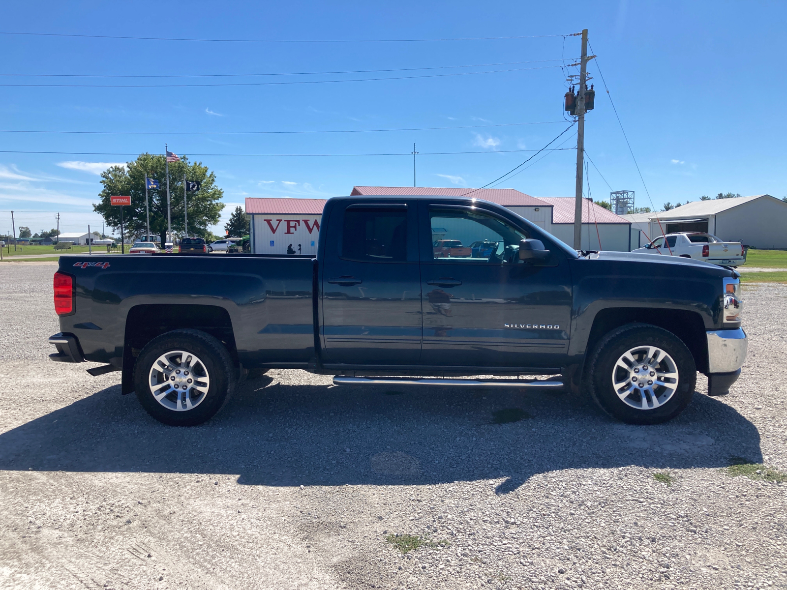 2017 Chevrolet Silverado 1500 LT 3