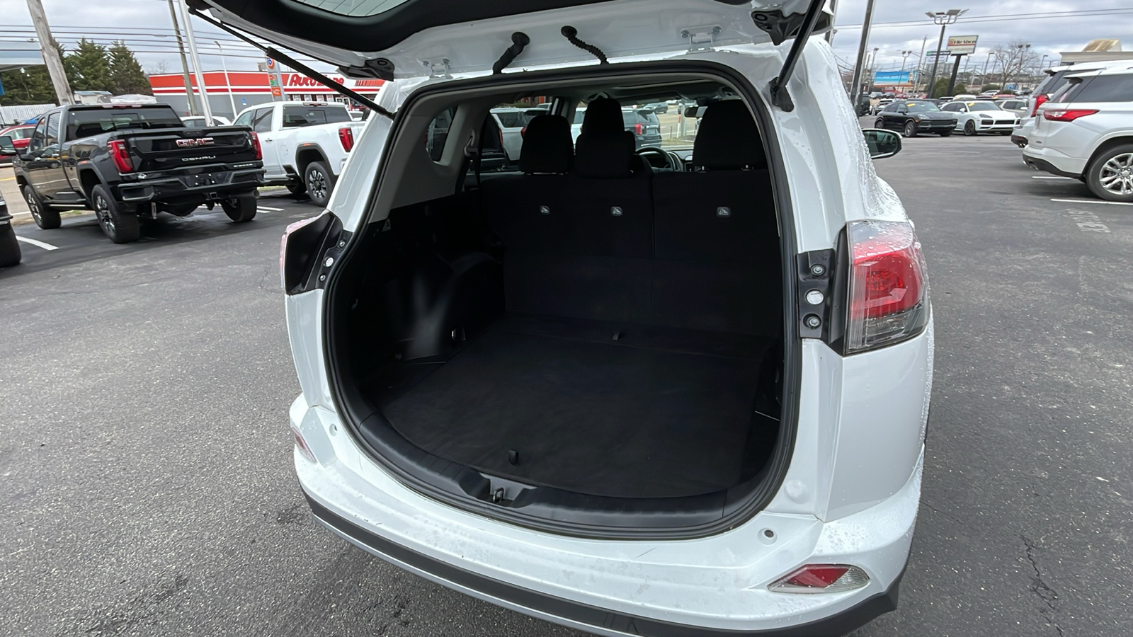 2018 Toyota RAV4 XLE 5