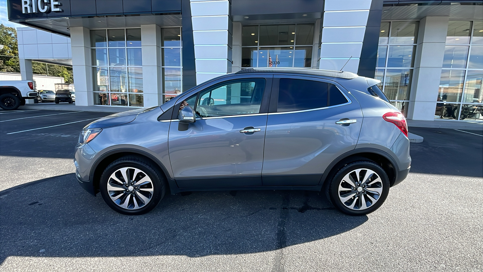 2020 Buick Encore Essence 2