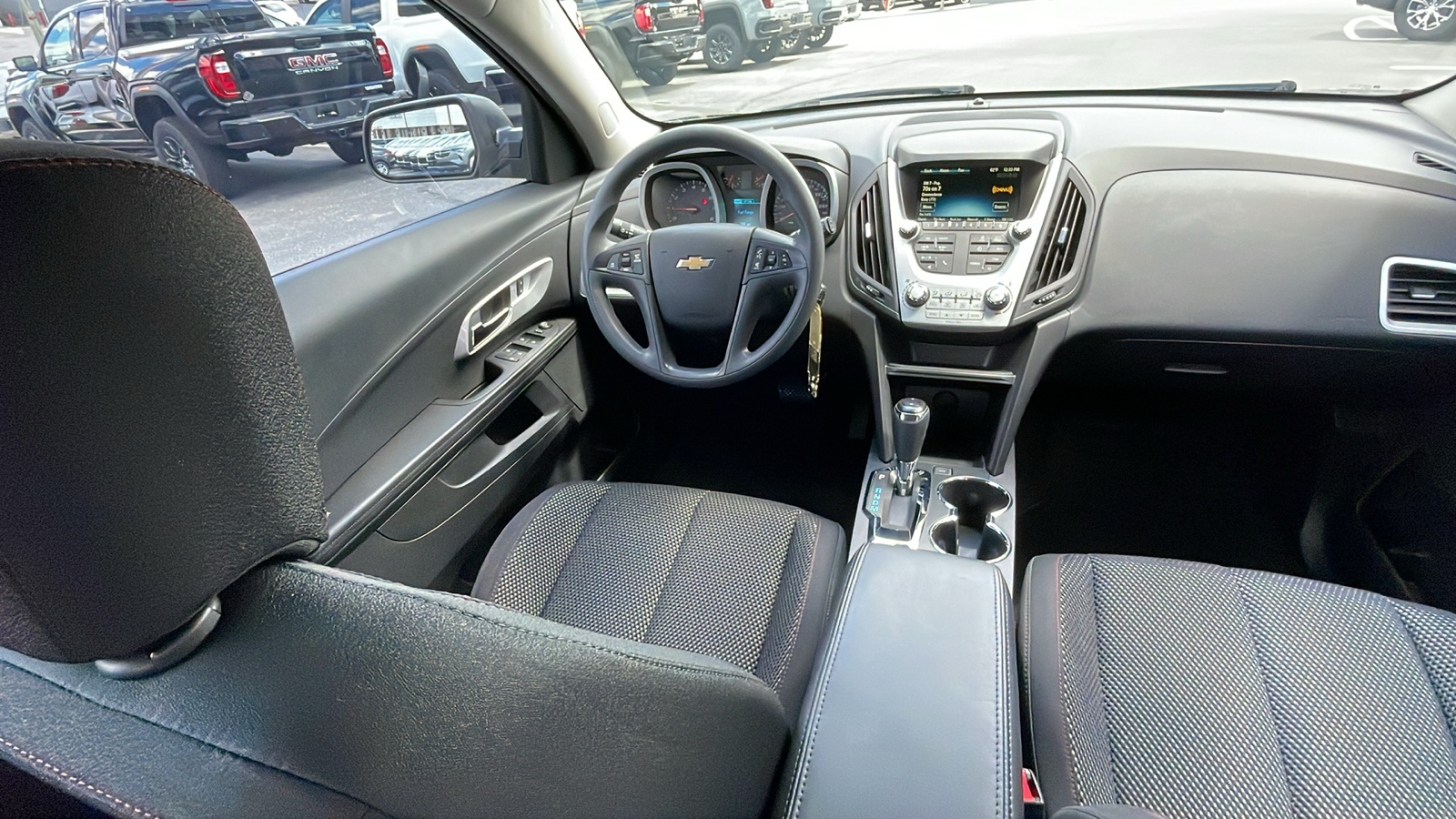 2016 Chevrolet Equinox LS 26