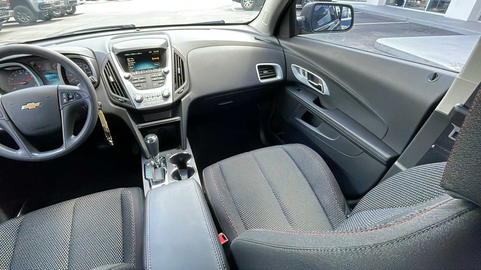 2016 Chevrolet Equinox LS 27