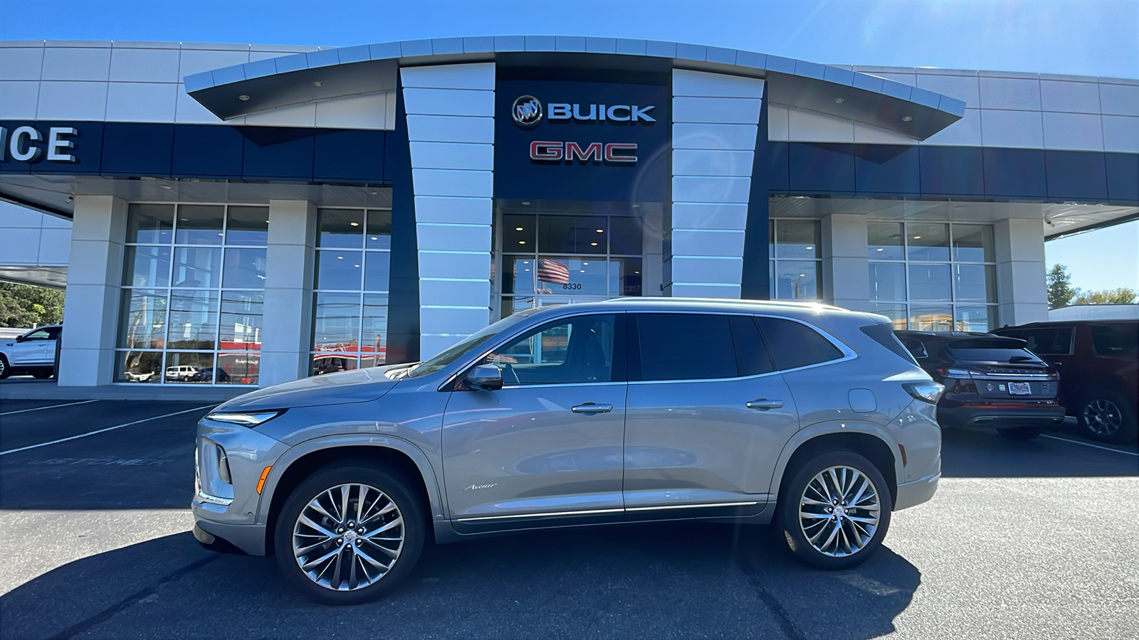 2025 Buick Enclave Avenir 1