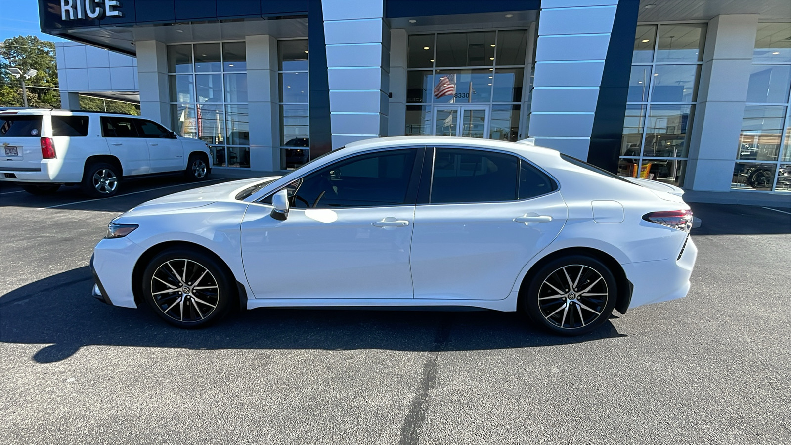 2024 Toyota Camry SE 2